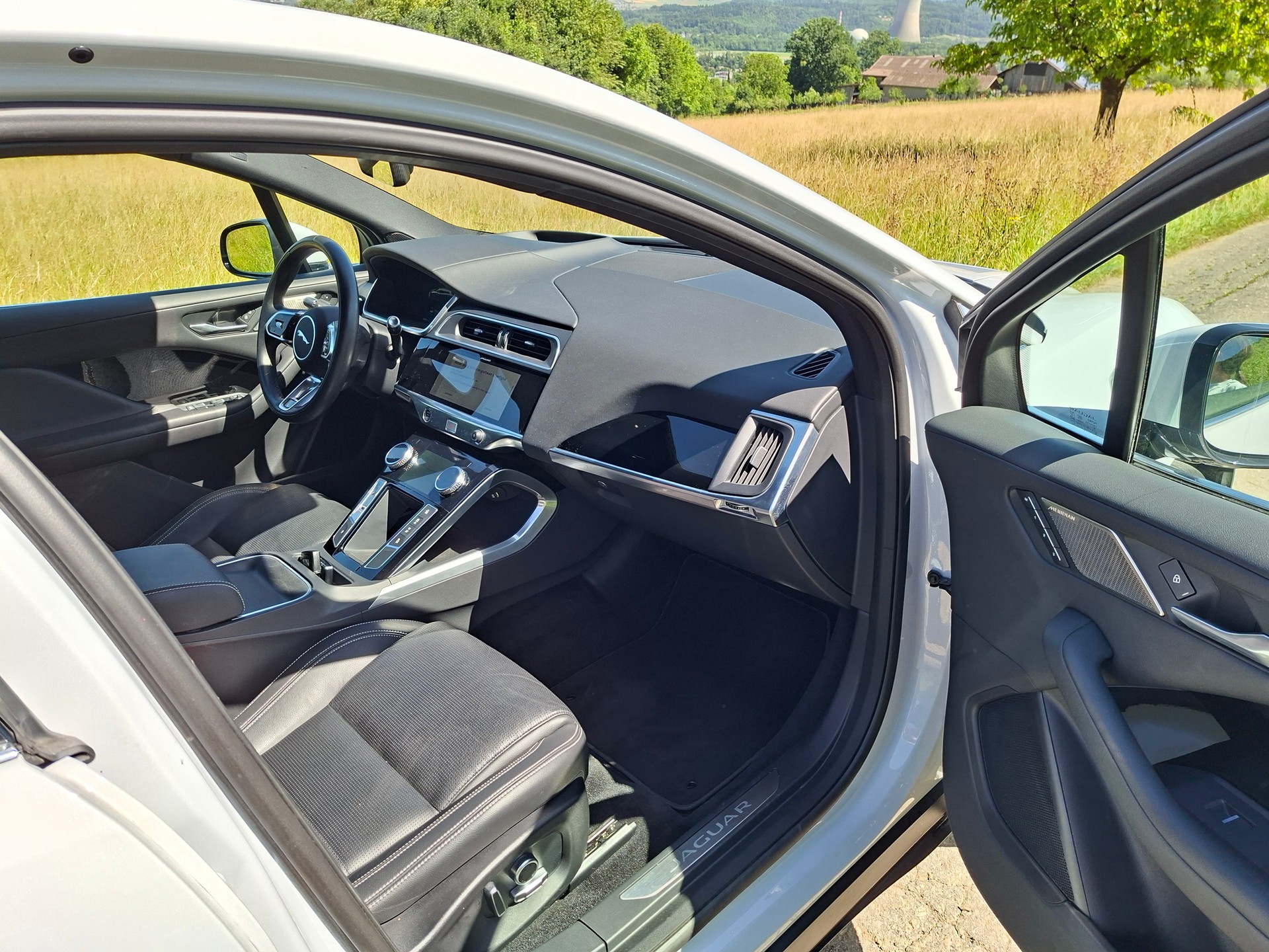 JAGUAR I-PACE EV400 SE AWD-image-16