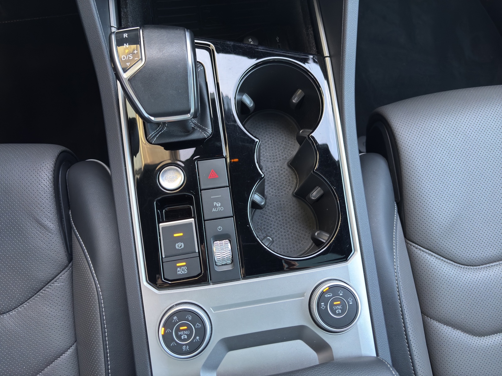 VW Touareg 3.0 TDI R Line Tiptronic mit AHK, Allradlenkung, Panorama-Ausstell-/Schiebedach & Standheizung-image-19