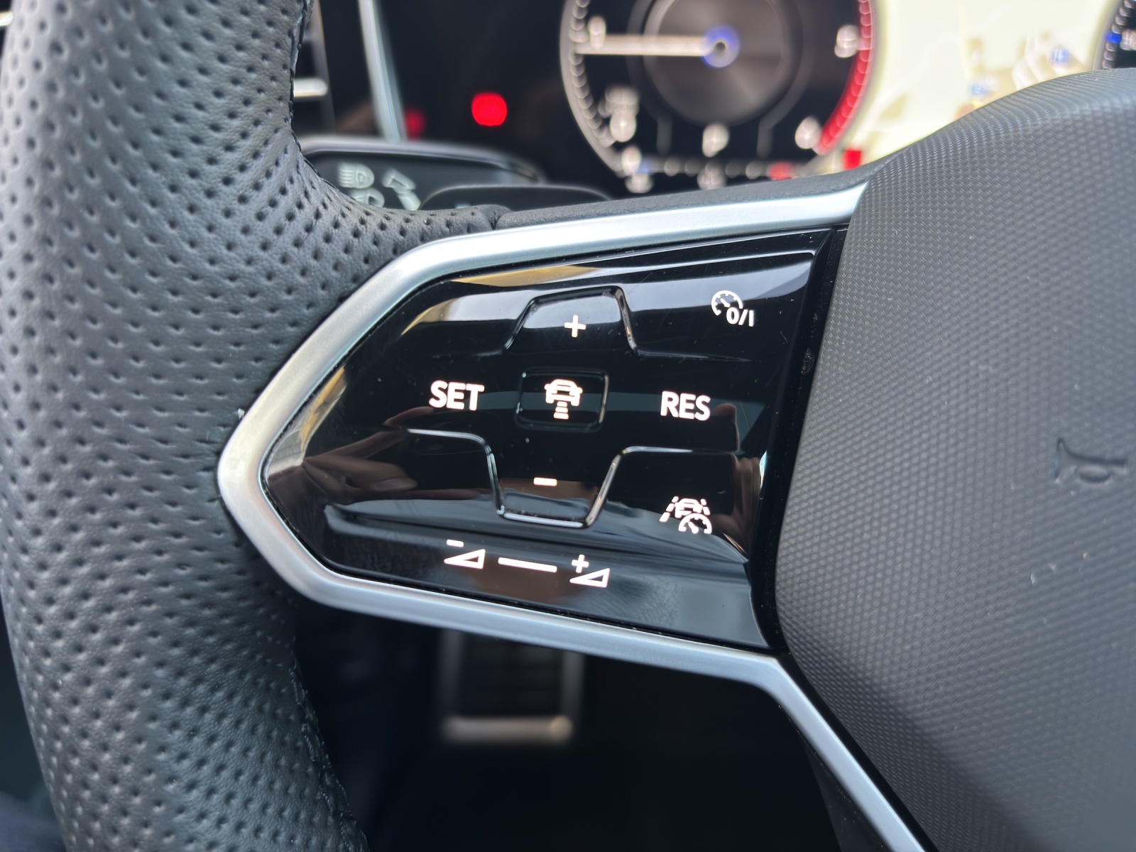 VW Touareg 3.0 TDI R Line Tiptronic mit AHK, Allradlenkung, Panorama-Ausstell-/Schiebedach & Standheizung-image-14