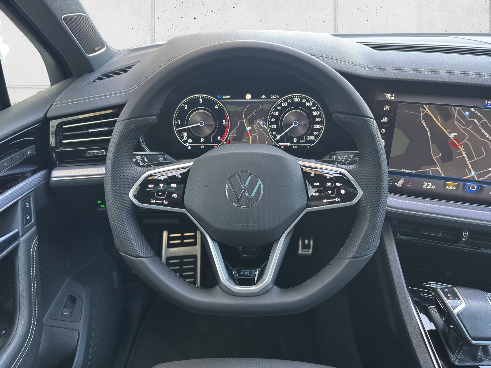 VW Touareg 3.0 TDI R Line Tiptronic mit AHK, Allradlenkung, Panorama-Ausstell-/Schiebedach & Standheizung-image-13