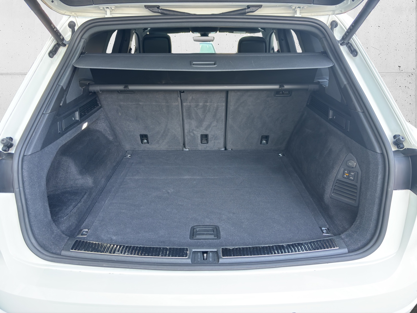VW Touareg 3.0 TDI R Line Tiptronic mit AHK, Allradlenkung, Panorama-Ausstell-/Schiebedach & Standheizung-image-7
