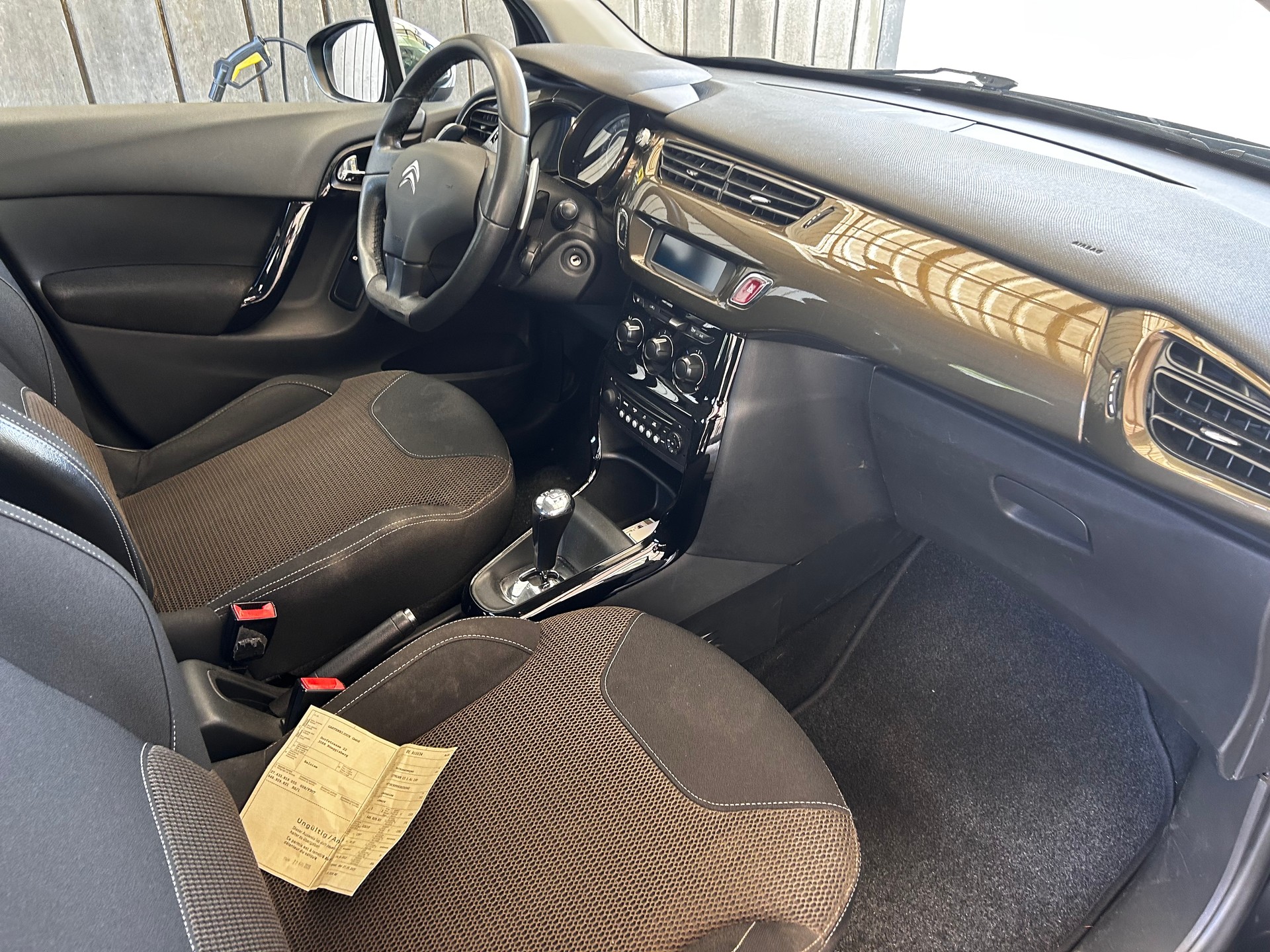 CITROEN C3 1.4i 16V Exclusive EGS5-image-6