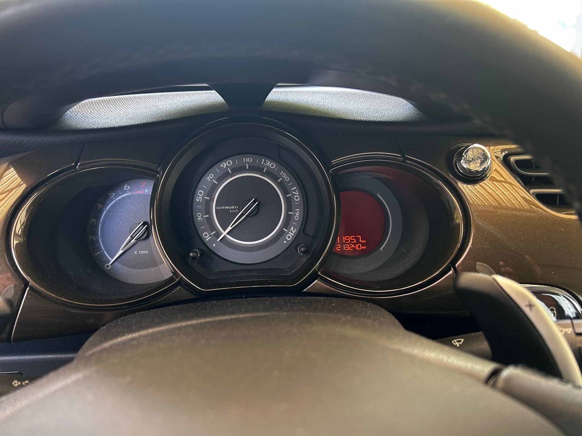 CITROEN C3 1.4i 16V Exclusive EGS5-image-8