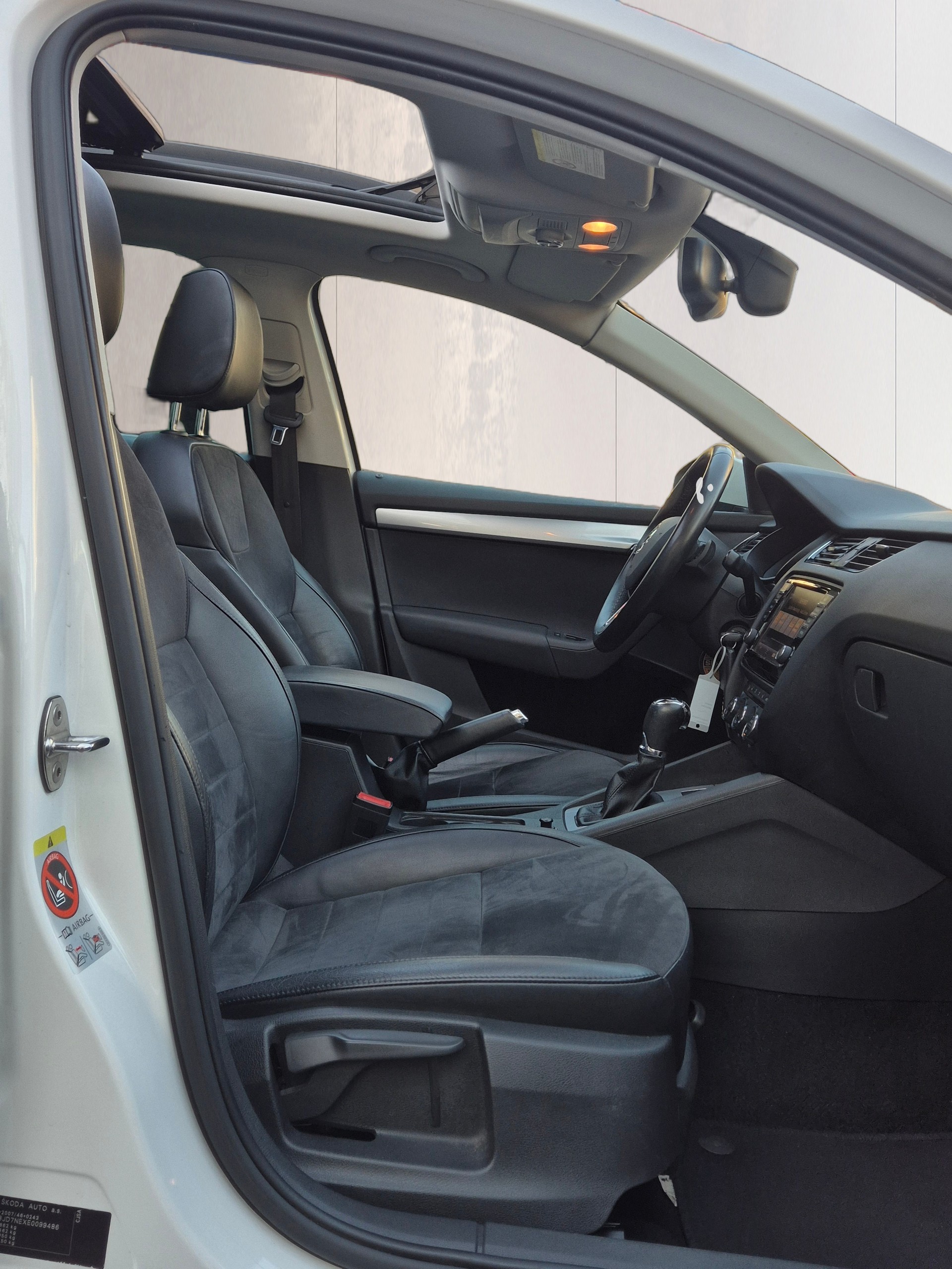 SKODA Octavia Combi 1.8 TSI L&K DSG-image-8
