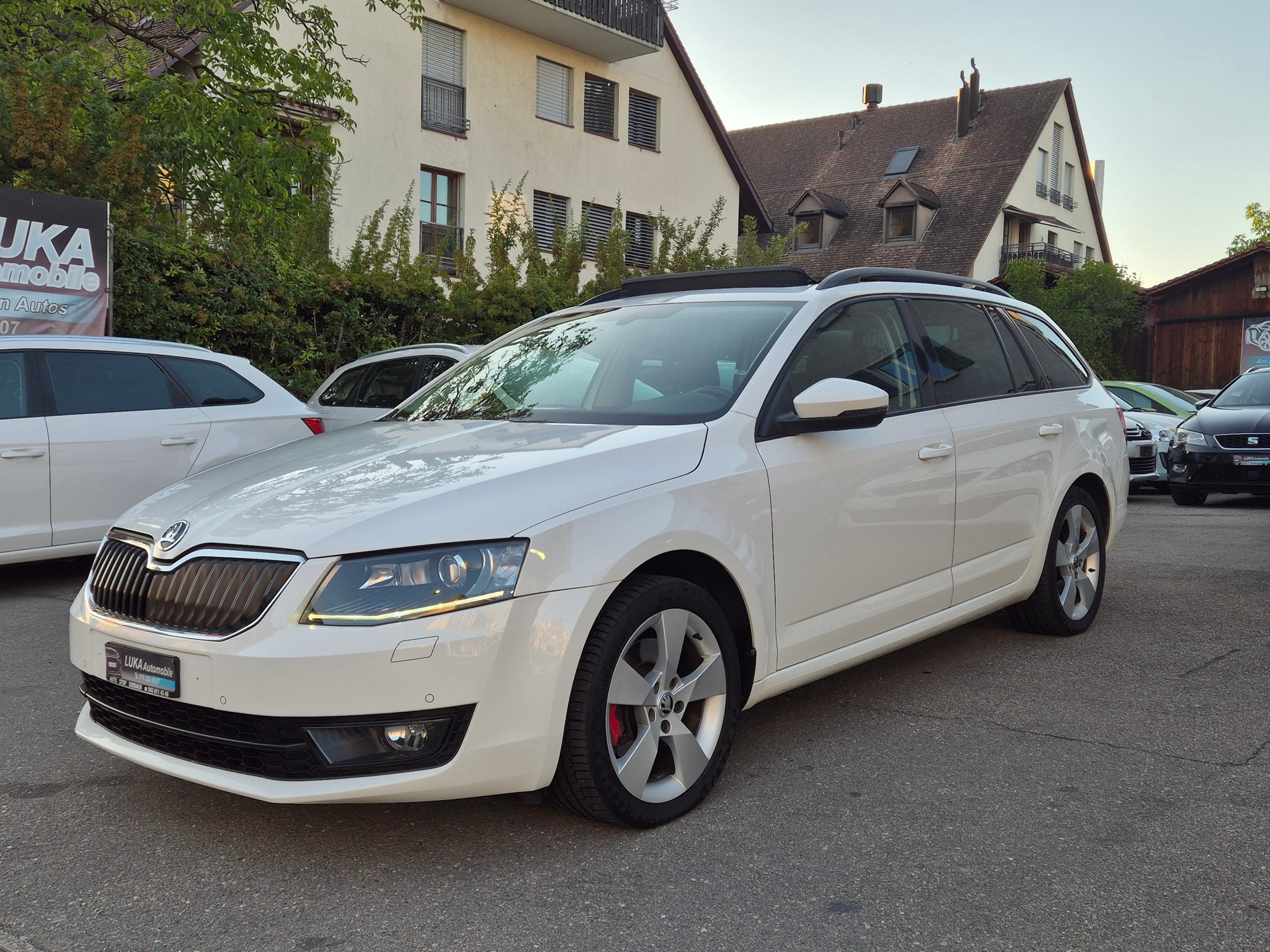 SKODA Octavia Combi 1.8 TSI L&K DSG-image-0