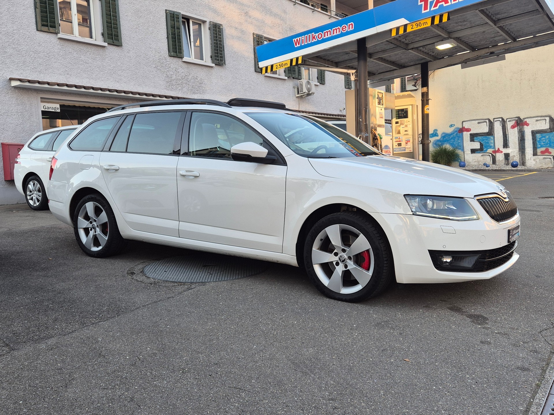 SKODA Octavia Combi 1.8 TSI L&K DSG-image-5