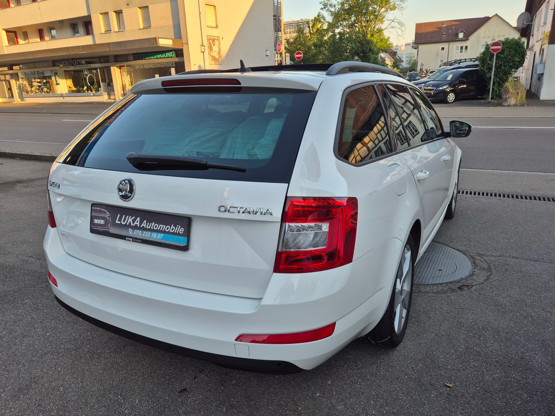 SKODA Octavia Combi 1.8 TSI L&K DSG-image-3