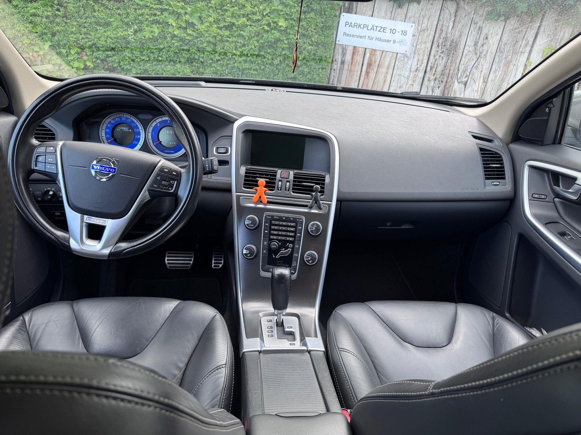 VOLVO D5 AWD R-Design-image-4