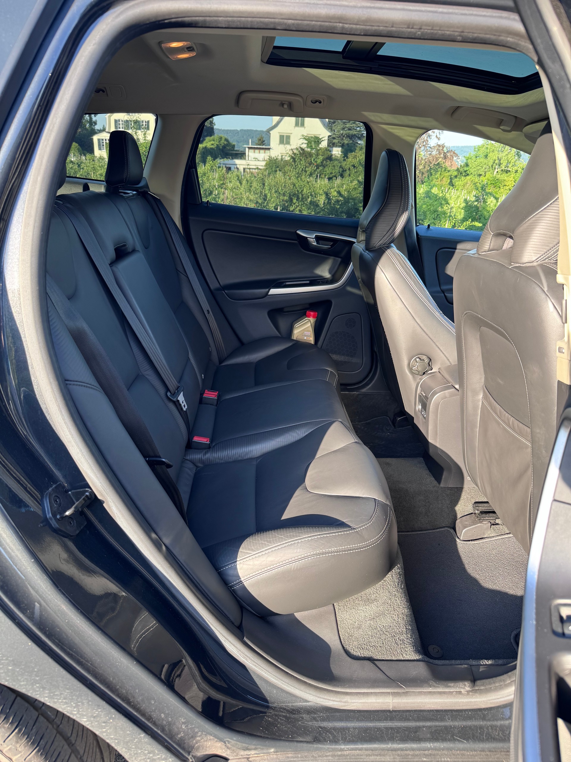 VOLVO D5 AWD R-Design-image-5