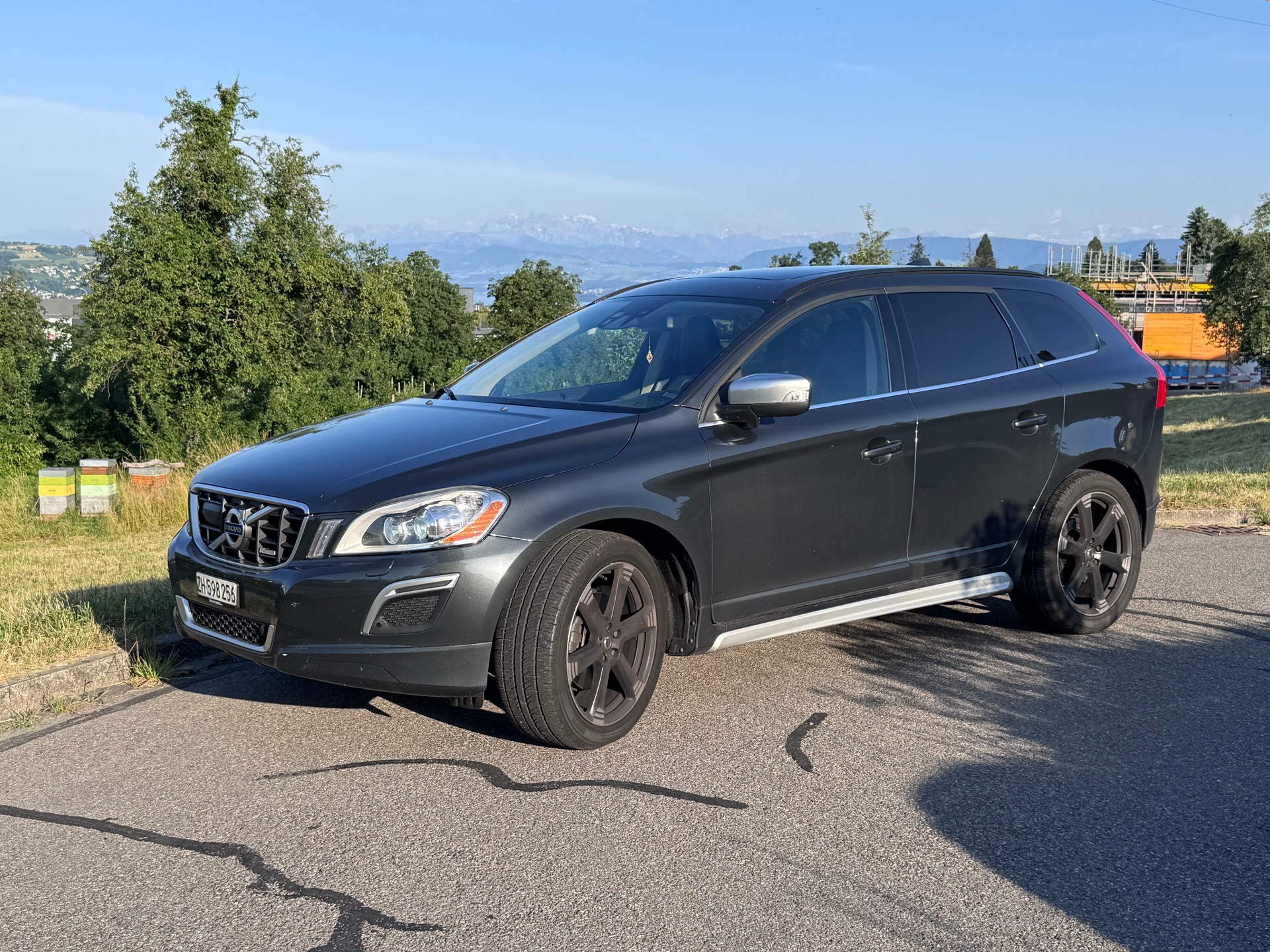 VOLVO D5 AWD R-Design-image-0