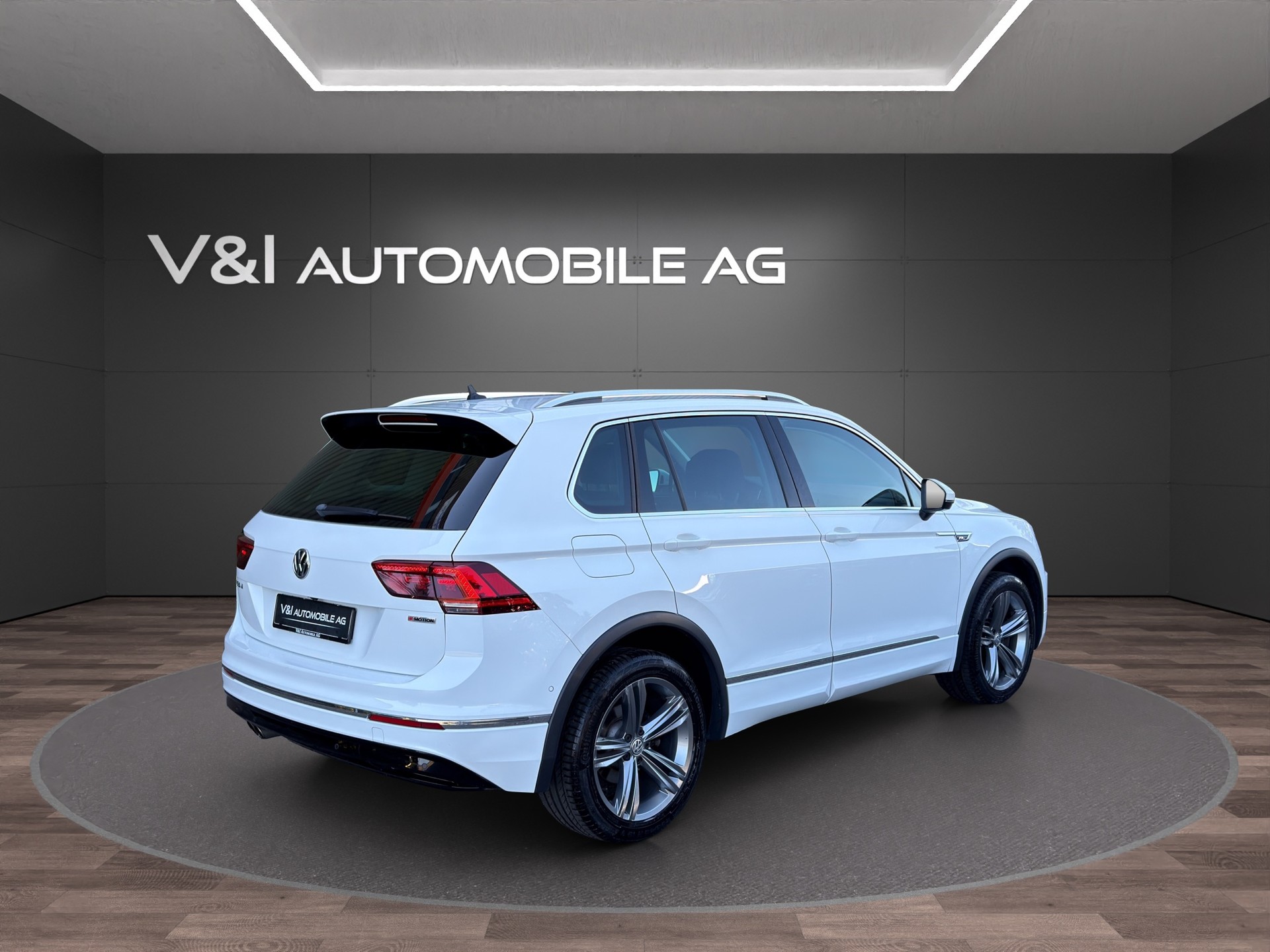 VW Tiguan 2.0TSI R-Line Highline 4Motion DSG-image-4