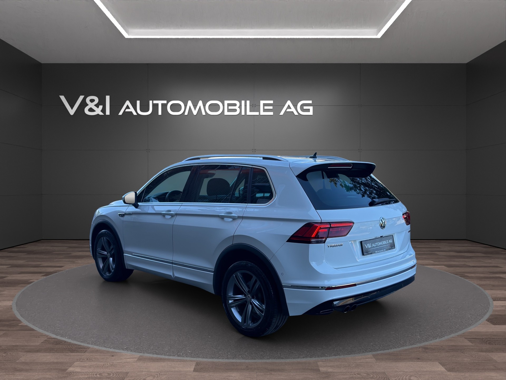 VW Tiguan 2.0TSI R-Line Highline 4Motion DSG-image-3