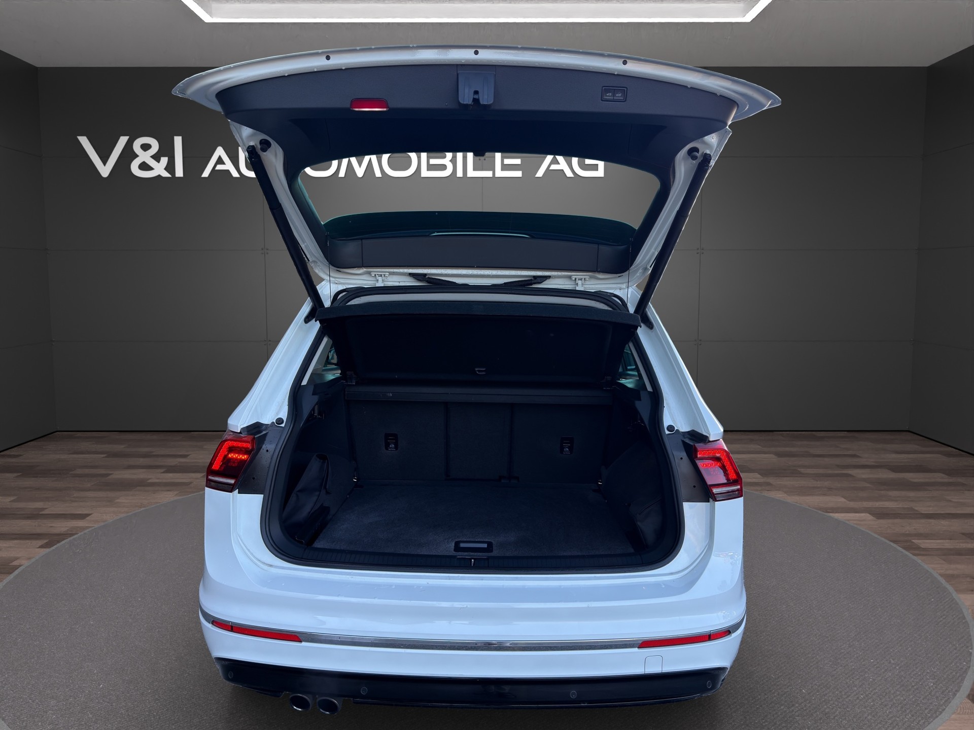 VW Tiguan 2.0TSI R-Line Highline 4Motion DSG-image-23