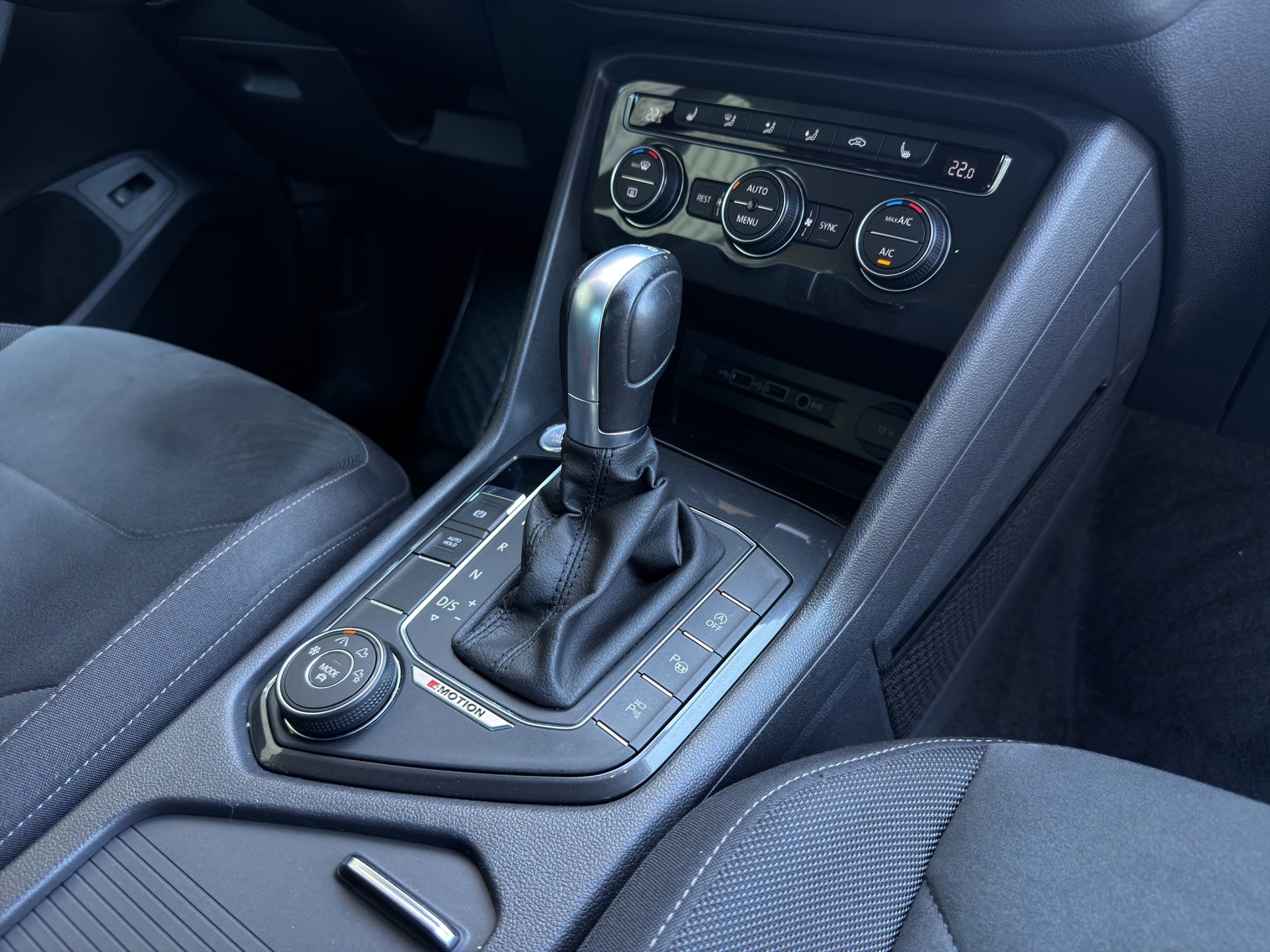 VW Tiguan 2.0TSI R-Line Highline 4Motion DSG-image-17