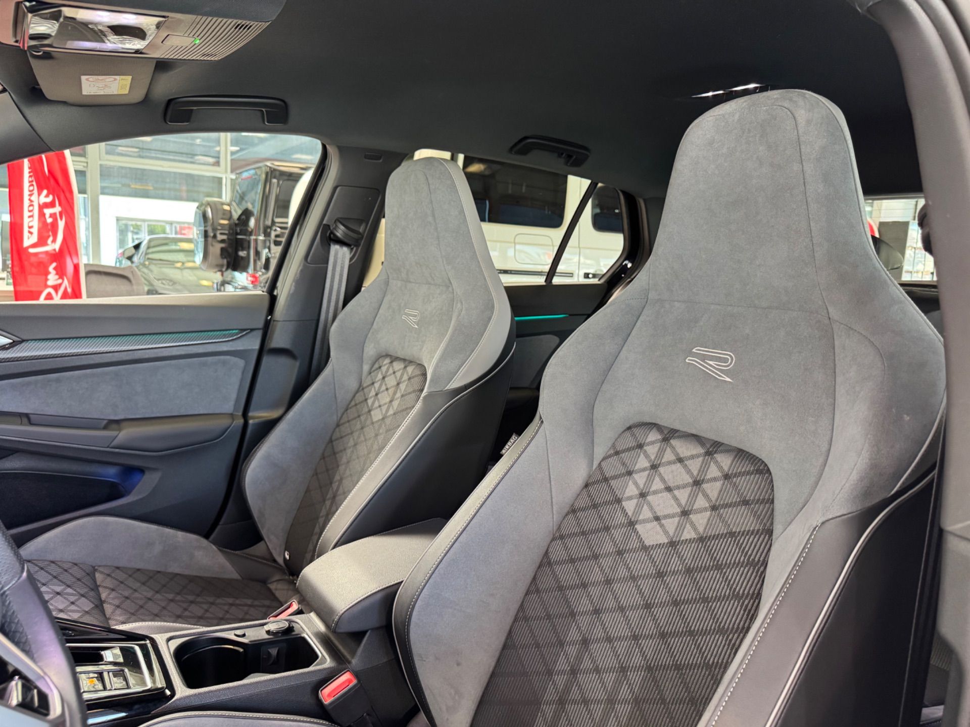 VW Golf 2.0 TSI R-Line DSG-image-13