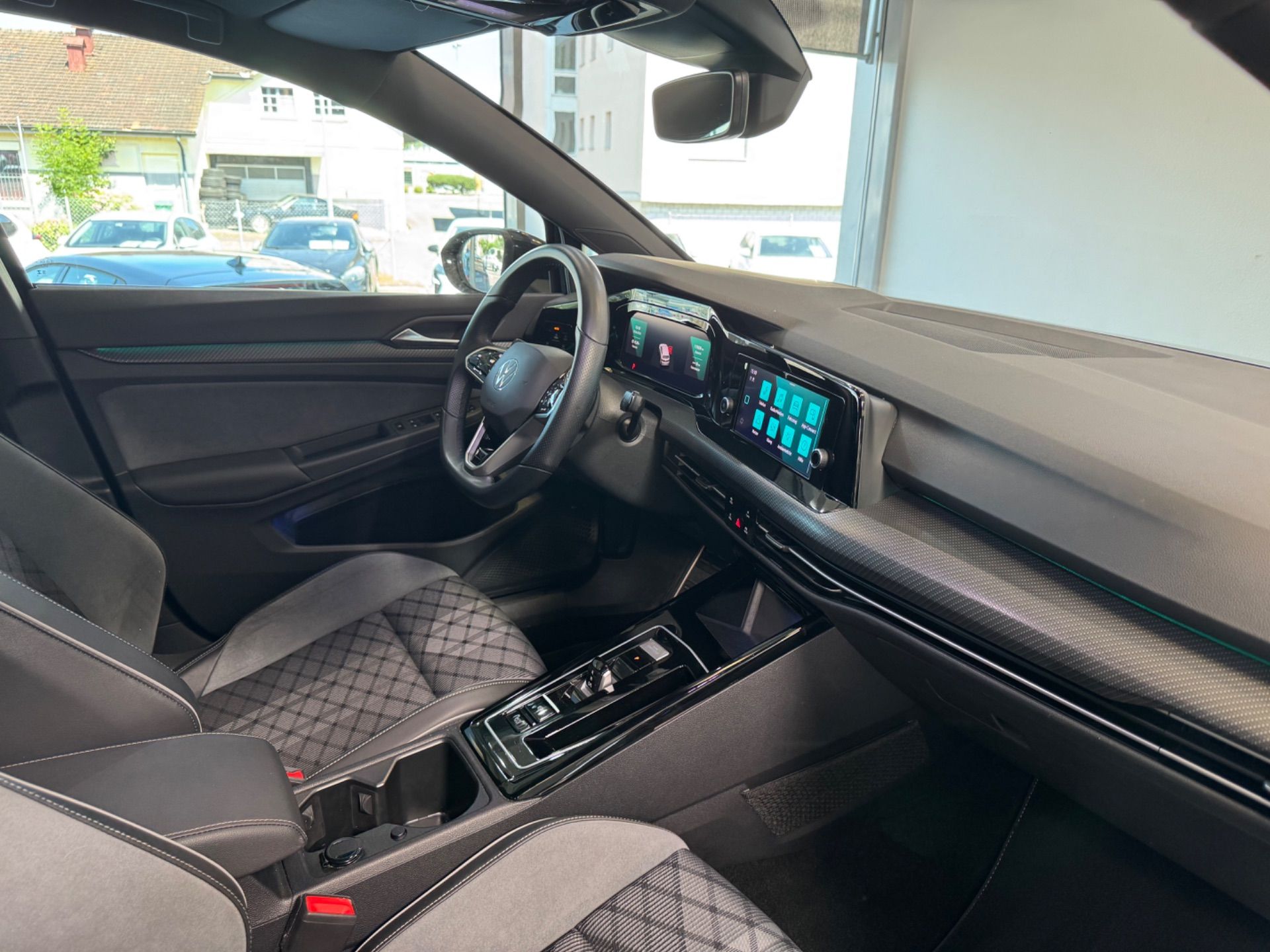 VW Golf 2.0 TSI R-Line DSG-image-12