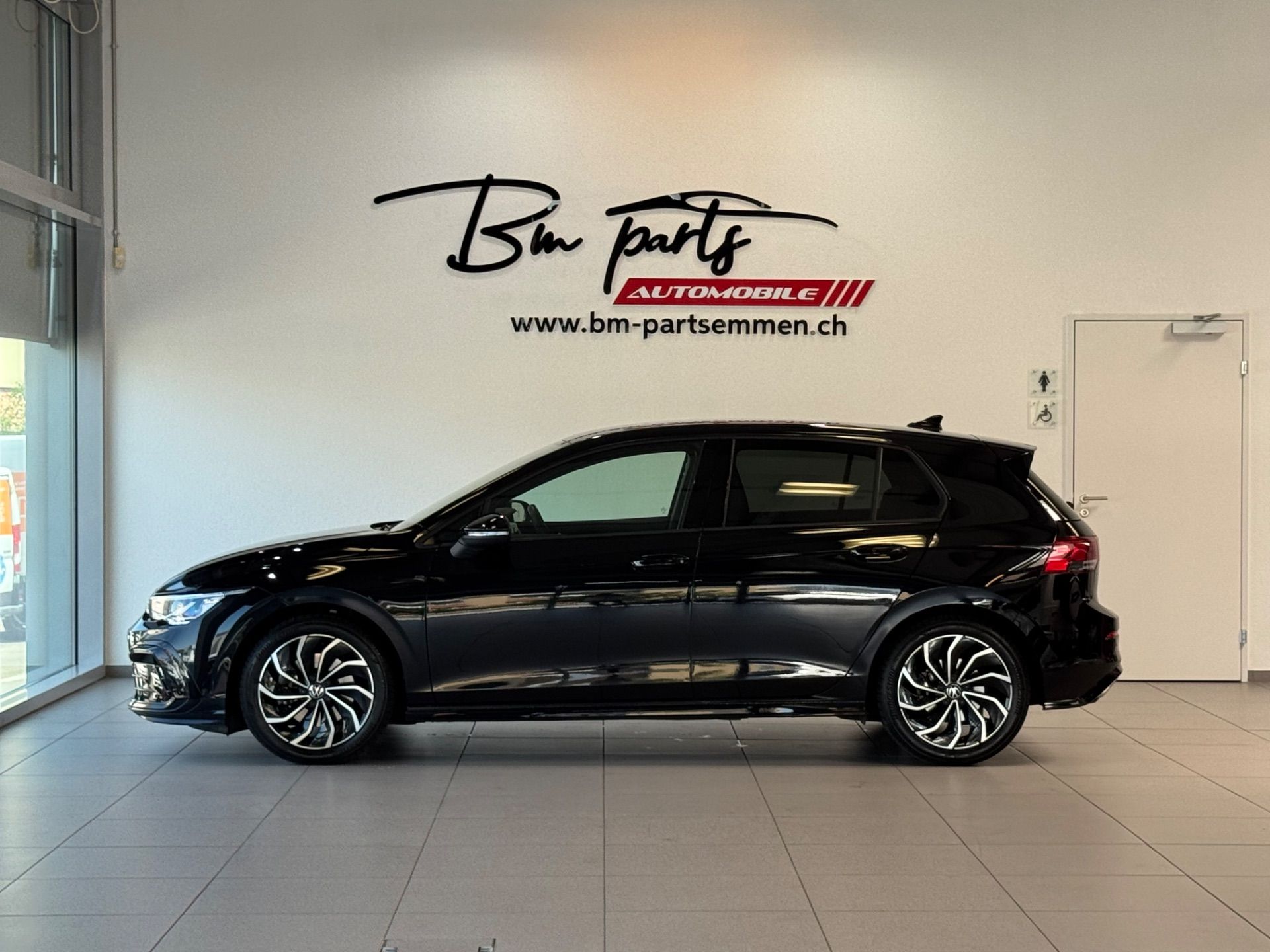 VW Golf 2.0 TSI R-Line DSG-image-2