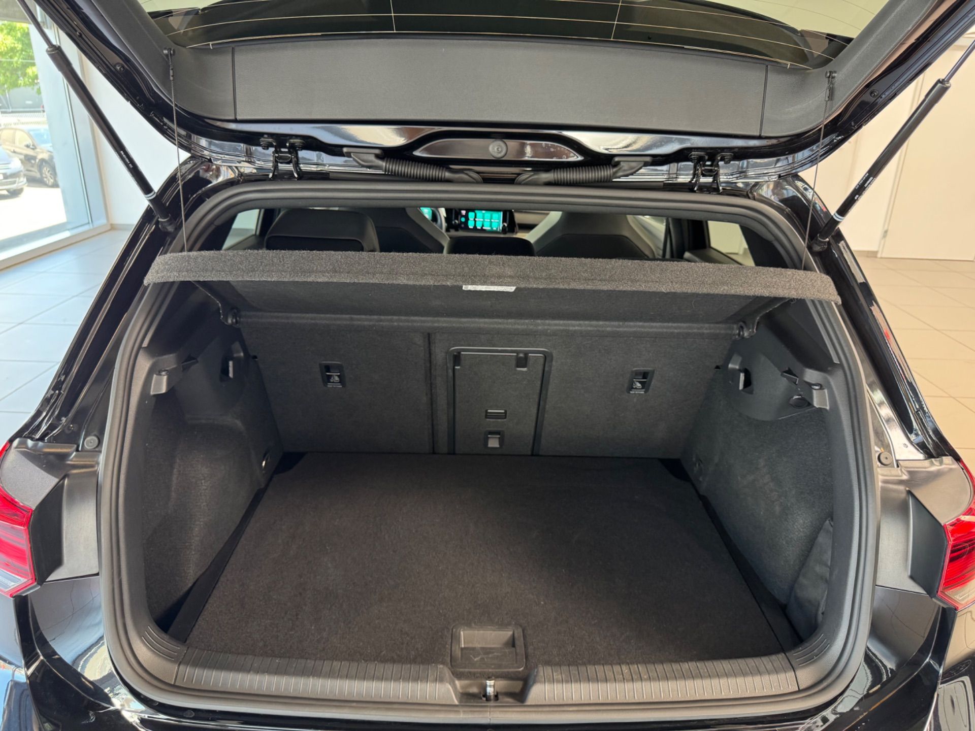 VW Golf 2.0 TSI R-Line DSG-image-22