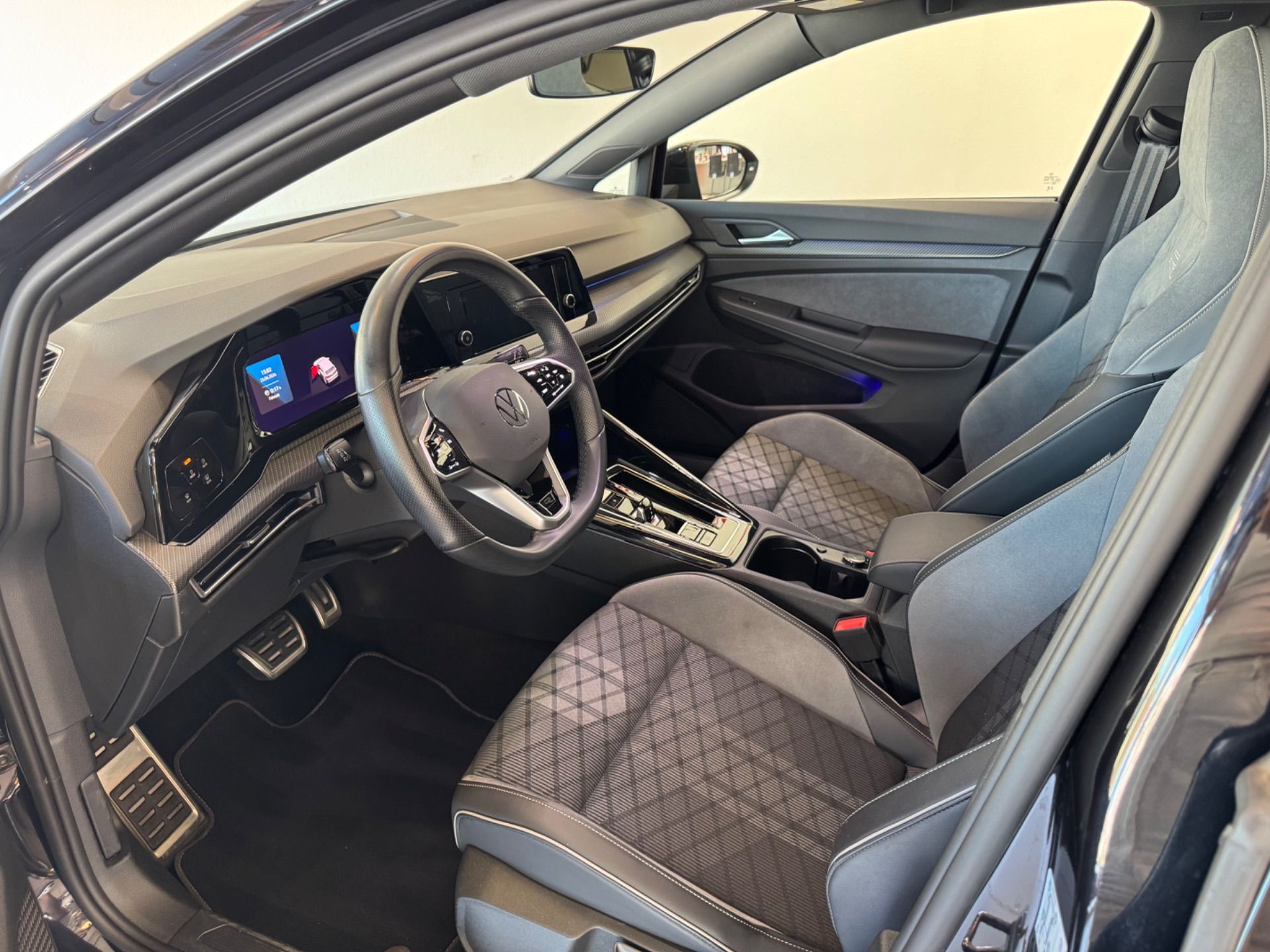 VW Golf 2.0 TSI R-Line DSG-image-8