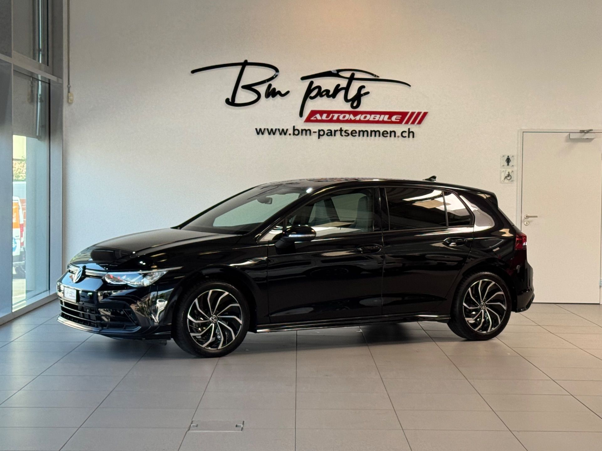 VW Golf 2.0 TSI R-Line DSG-image-1