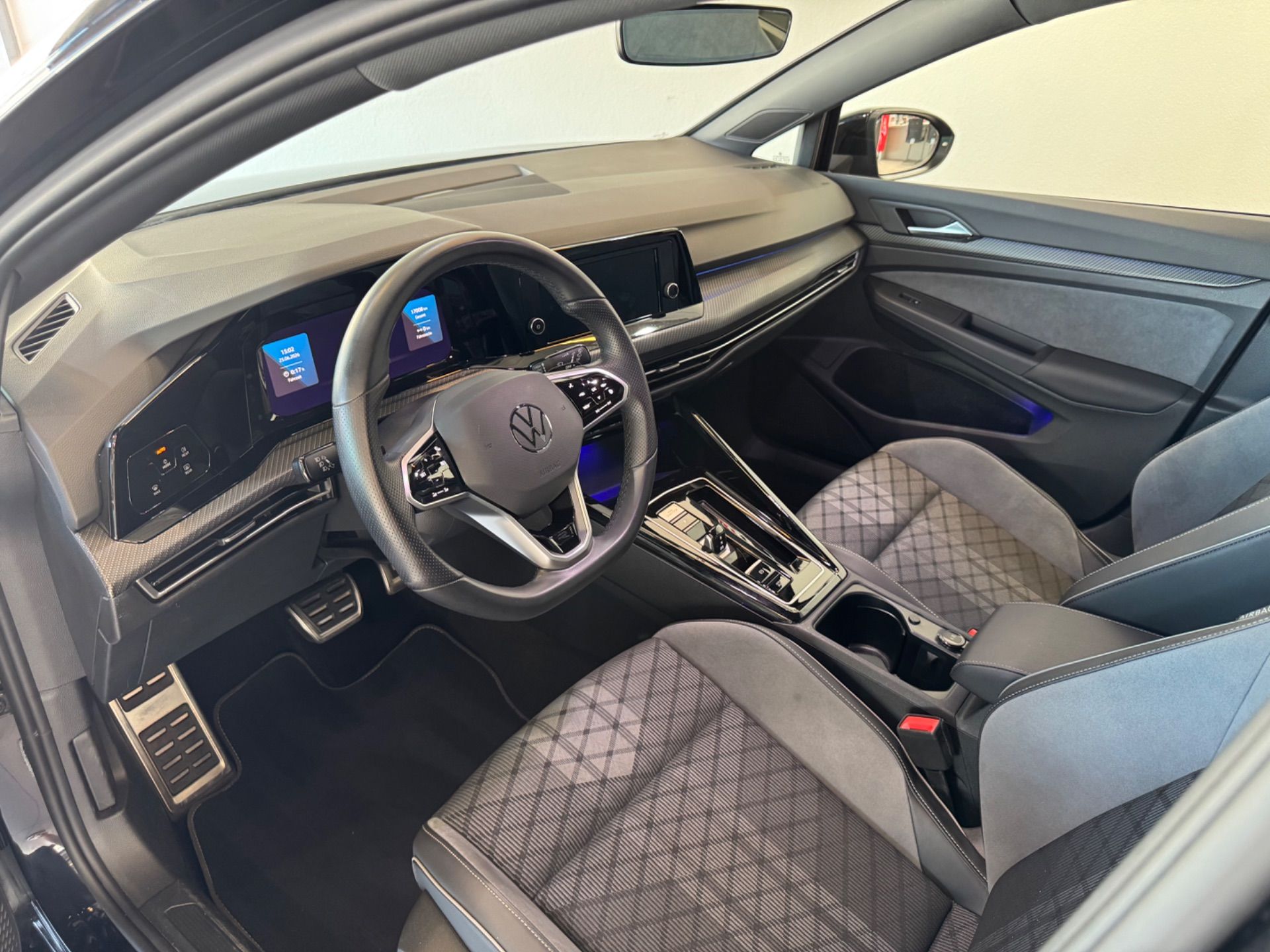 VW Golf 2.0 TSI R-Line DSG-image-9