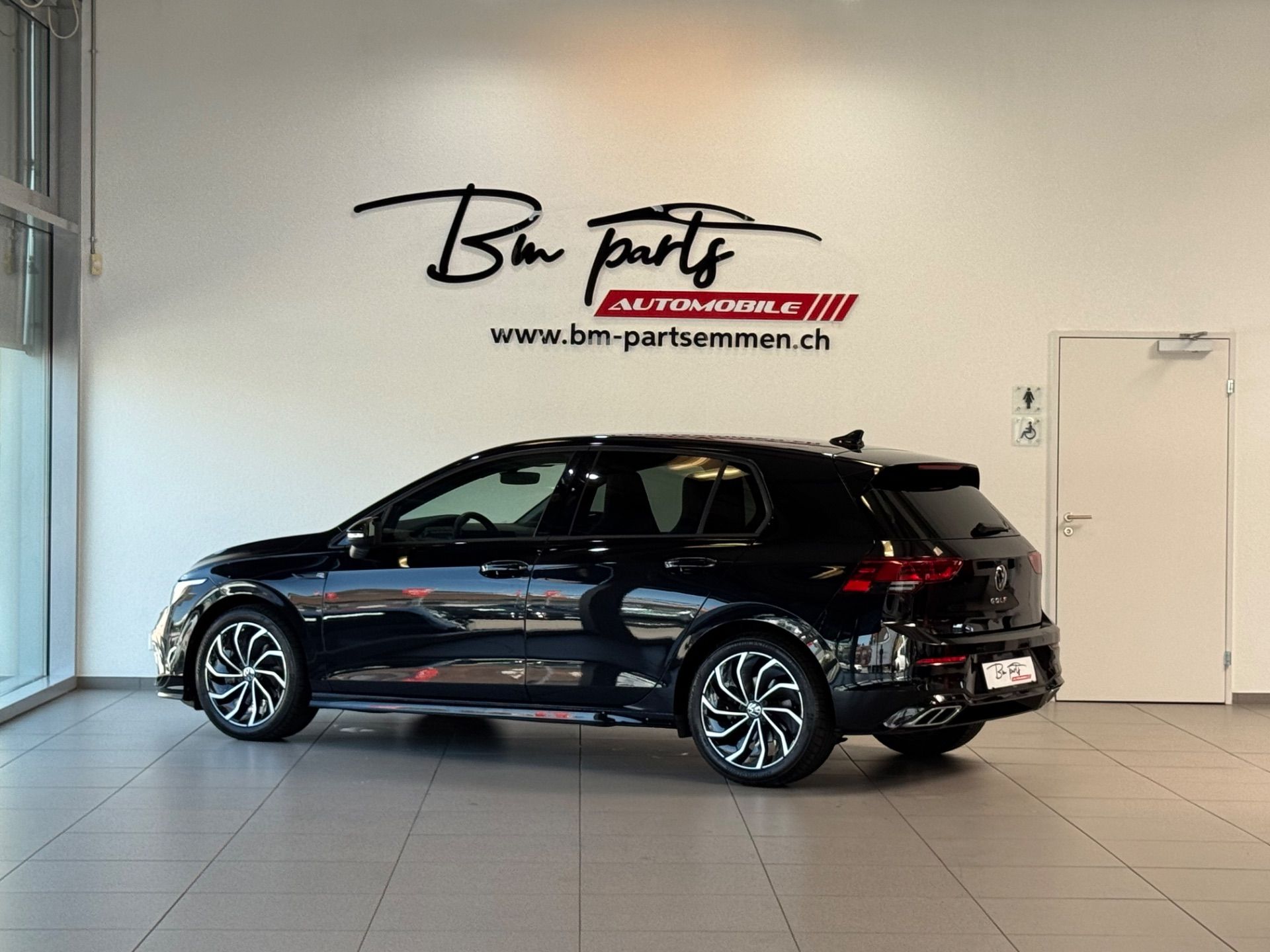 VW Golf 2.0 TSI R-Line DSG-image-3