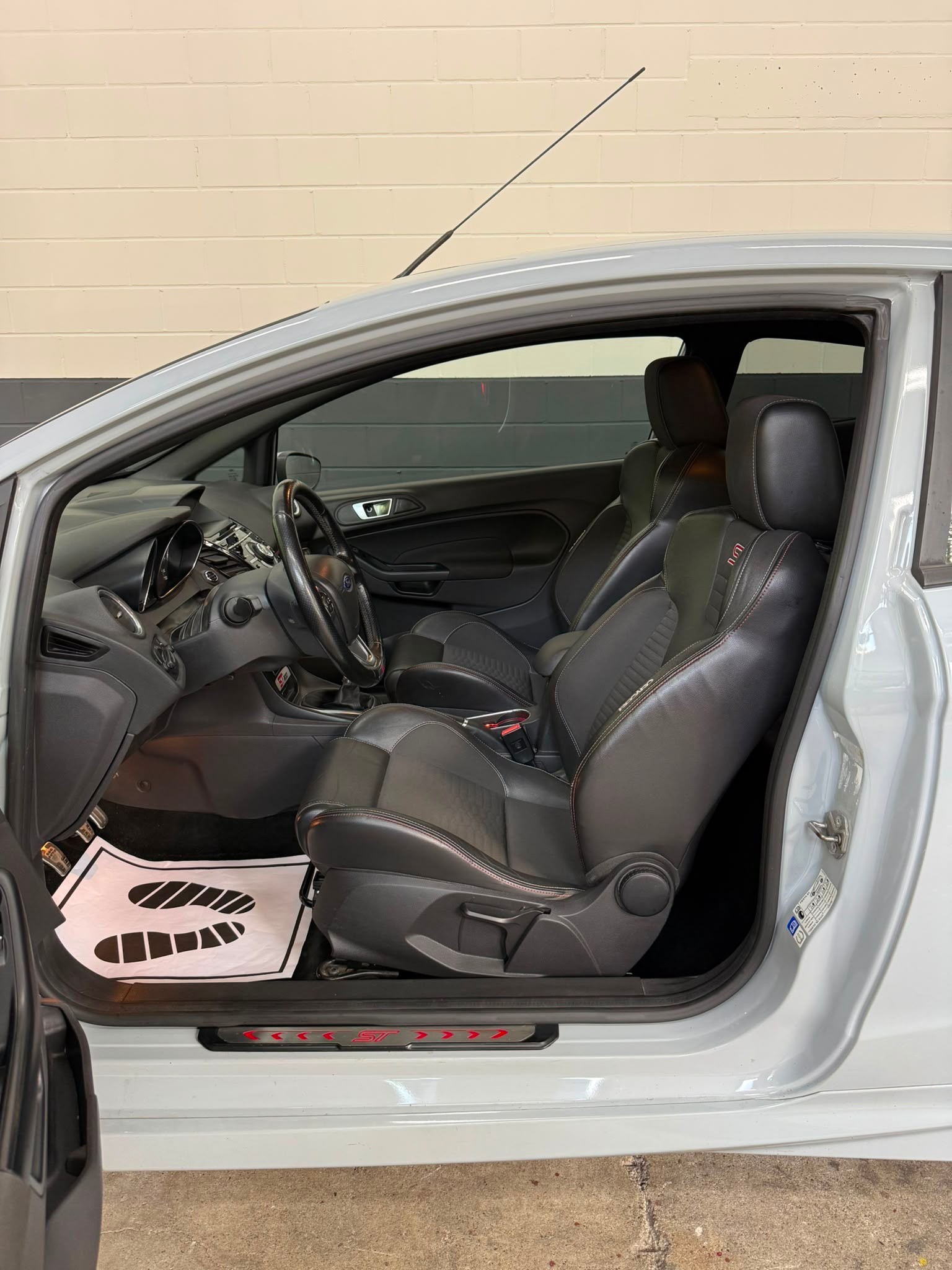 FORD Fiesta 1.6 SCTi ST 200 //NEU AB MFK!-image-9