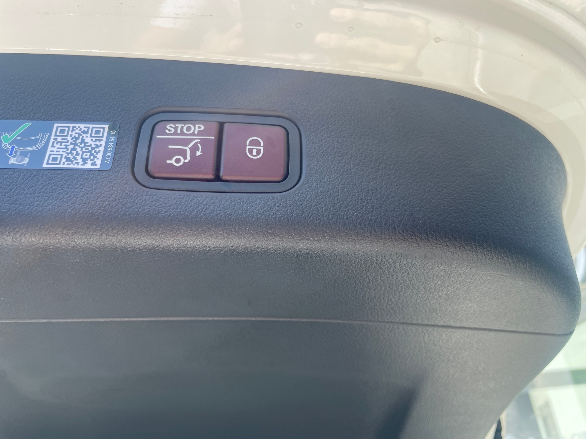 MERCEDES-BENZ GLC 220 d 4Matic 9G-Tronic AMG Line-image-9