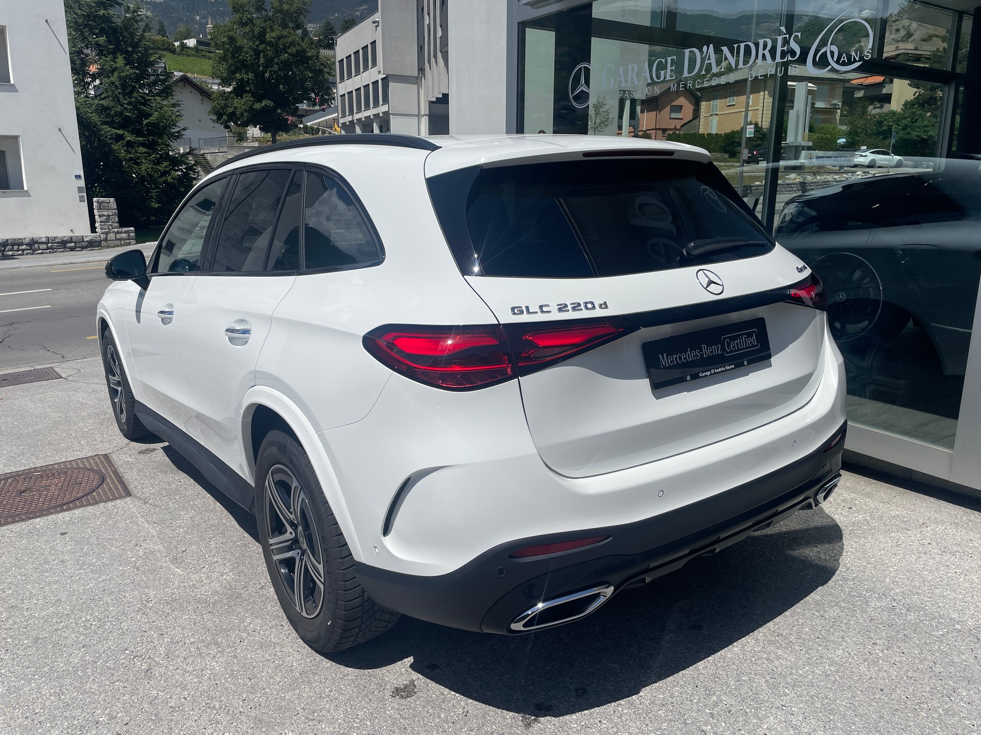 MERCEDES-BENZ GLC 220 d 4Matic 9G-Tronic AMG Line-image-4