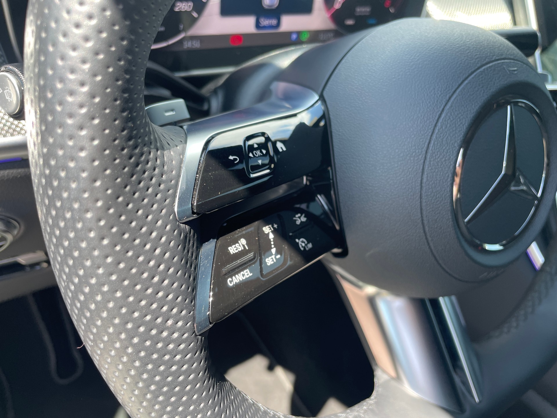 MERCEDES-BENZ GLC 220 d 4Matic 9G-Tronic AMG Line-image-14