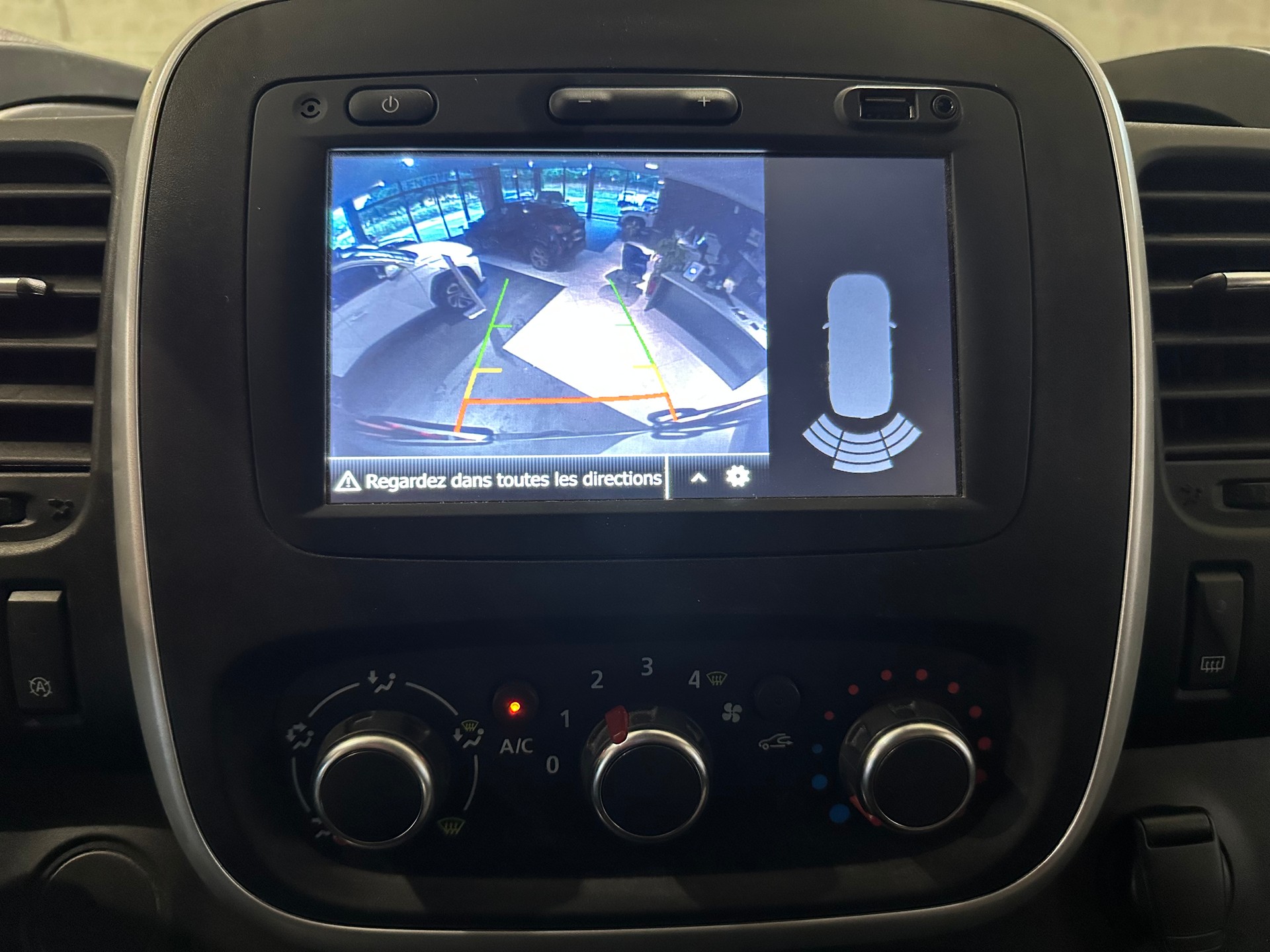 RENAULT Trafic dCi120 2.0 Business L1H1-image-8