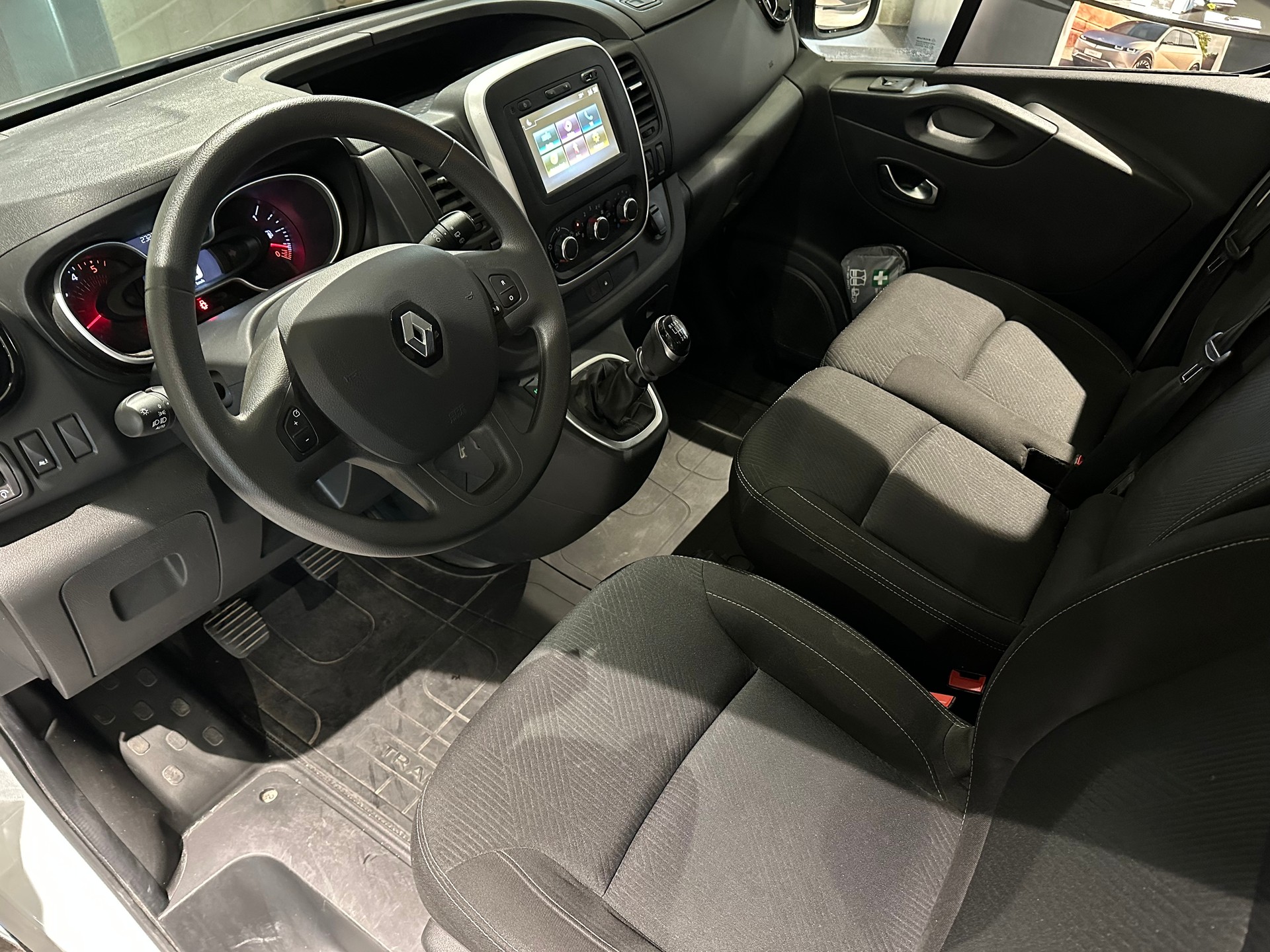 RENAULT Trafic dCi120 2.0 Business L1H1-image-6