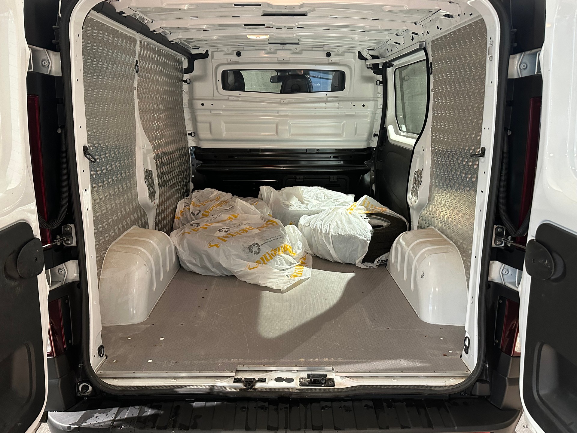 RENAULT Trafic dCi120 2.0 Business L1H1-image-10