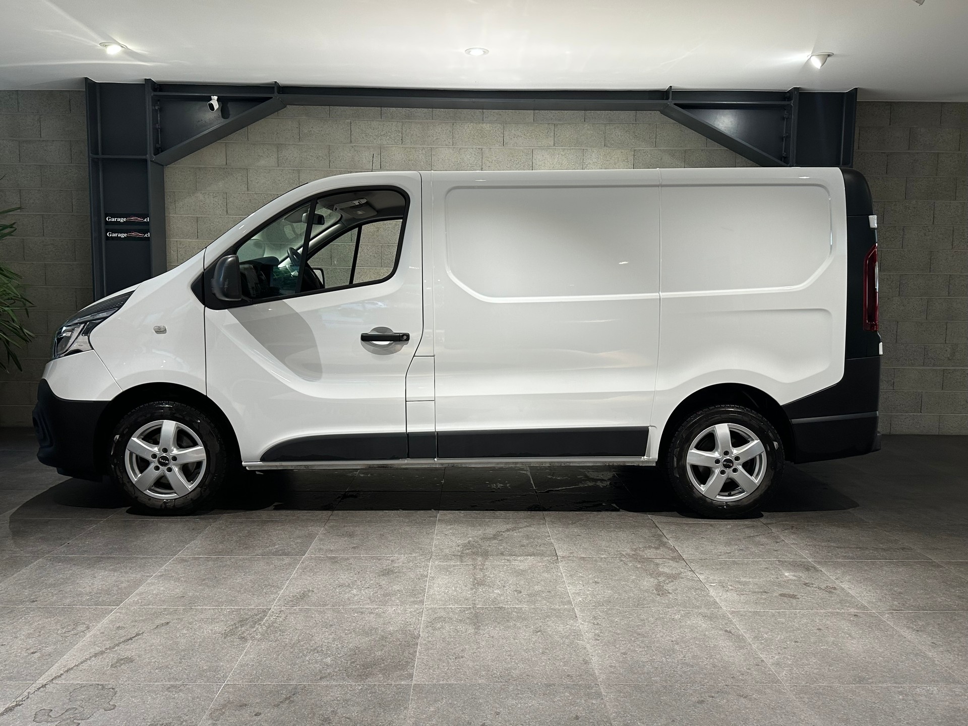 RENAULT Trafic dCi120 2.0 Business L1H1-image-0