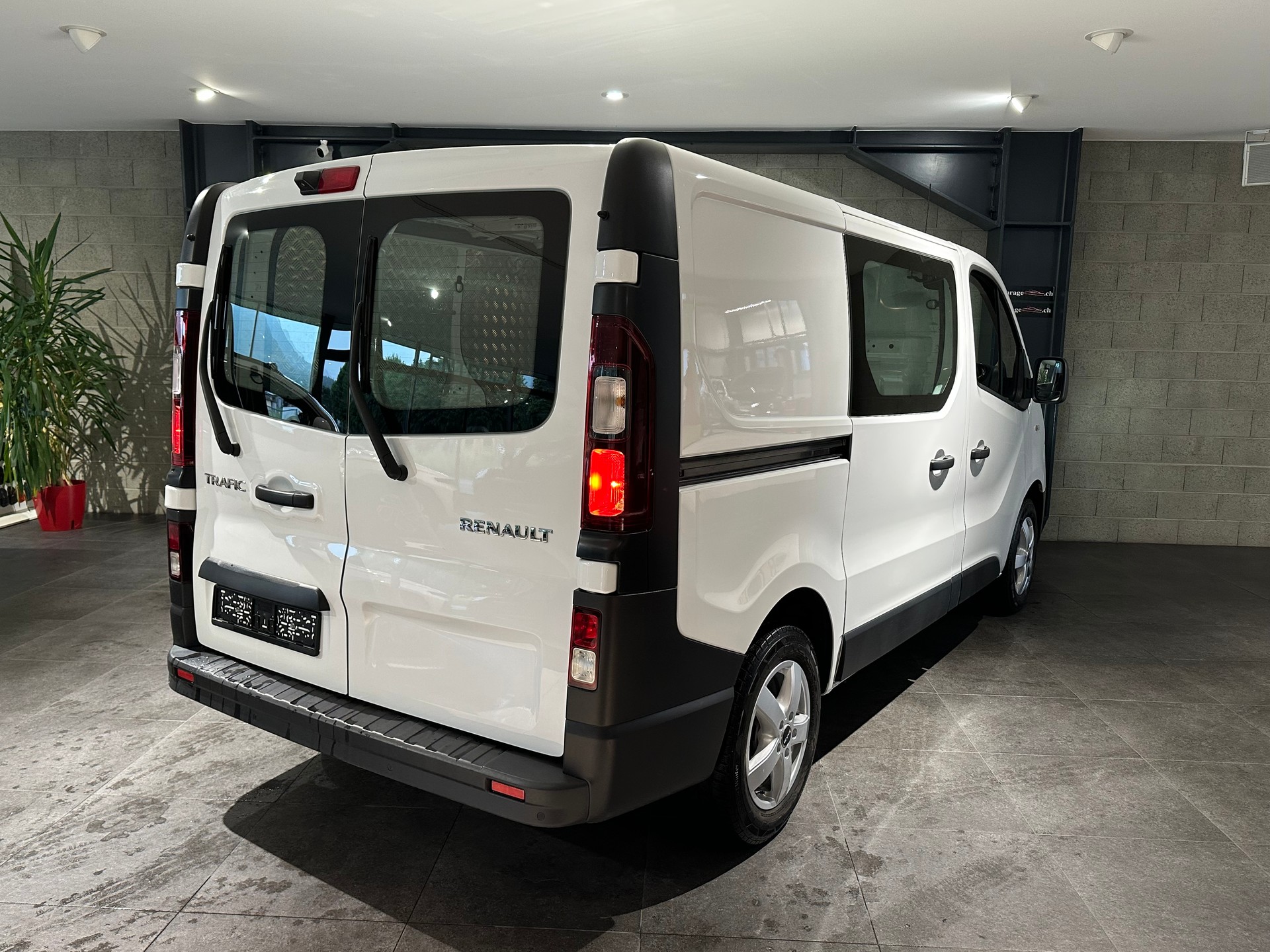 RENAULT Trafic dCi120 2.0 Business L1H1-image-4