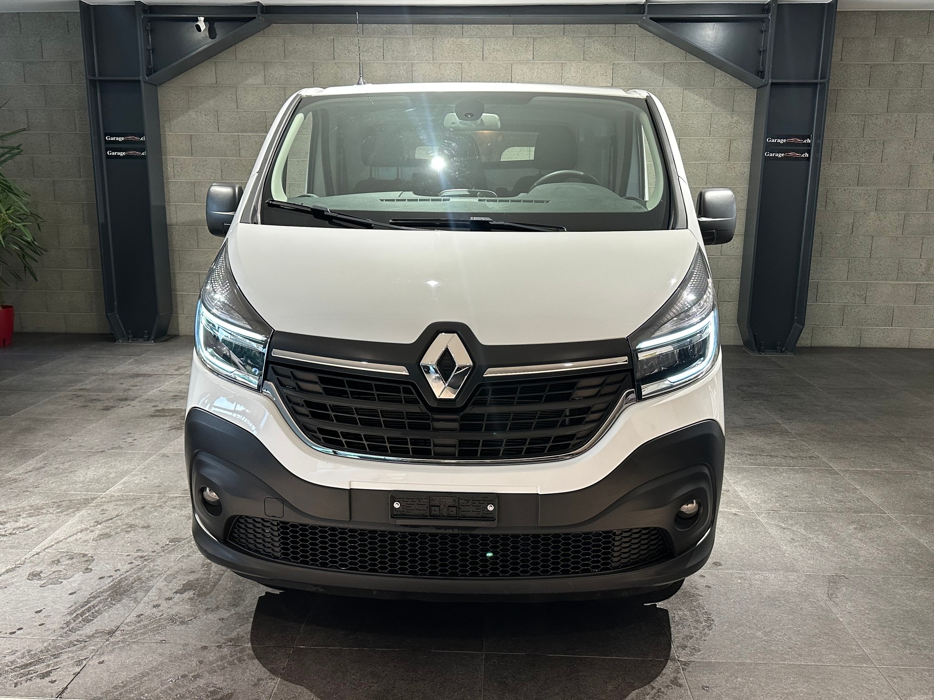 RENAULT Trafic dCi120 2.0 Business L1H1-image-2