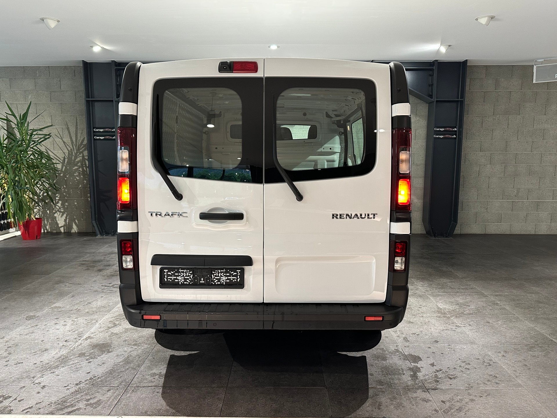 RENAULT Trafic dCi120 2.0 Business L1H1-image-5