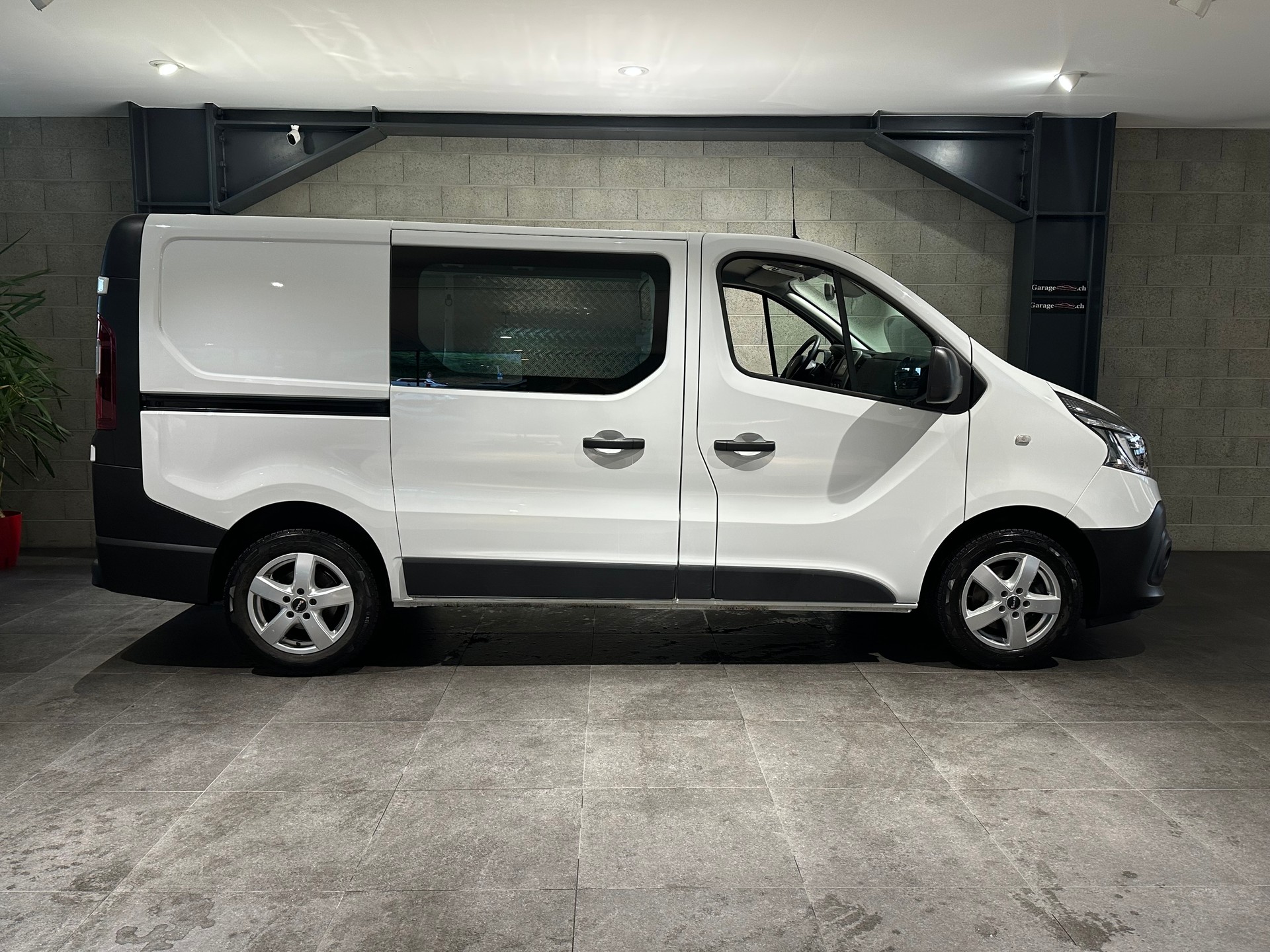 RENAULT Trafic dCi120 2.0 Business L1H1-image-3
