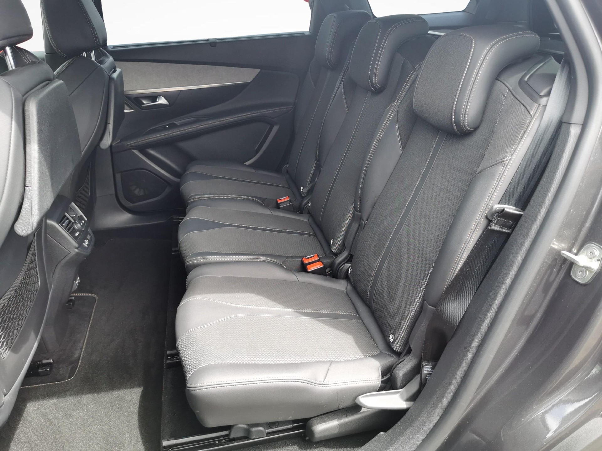 PEUGEOT 5008 1.2 Hybrid GT-image-7