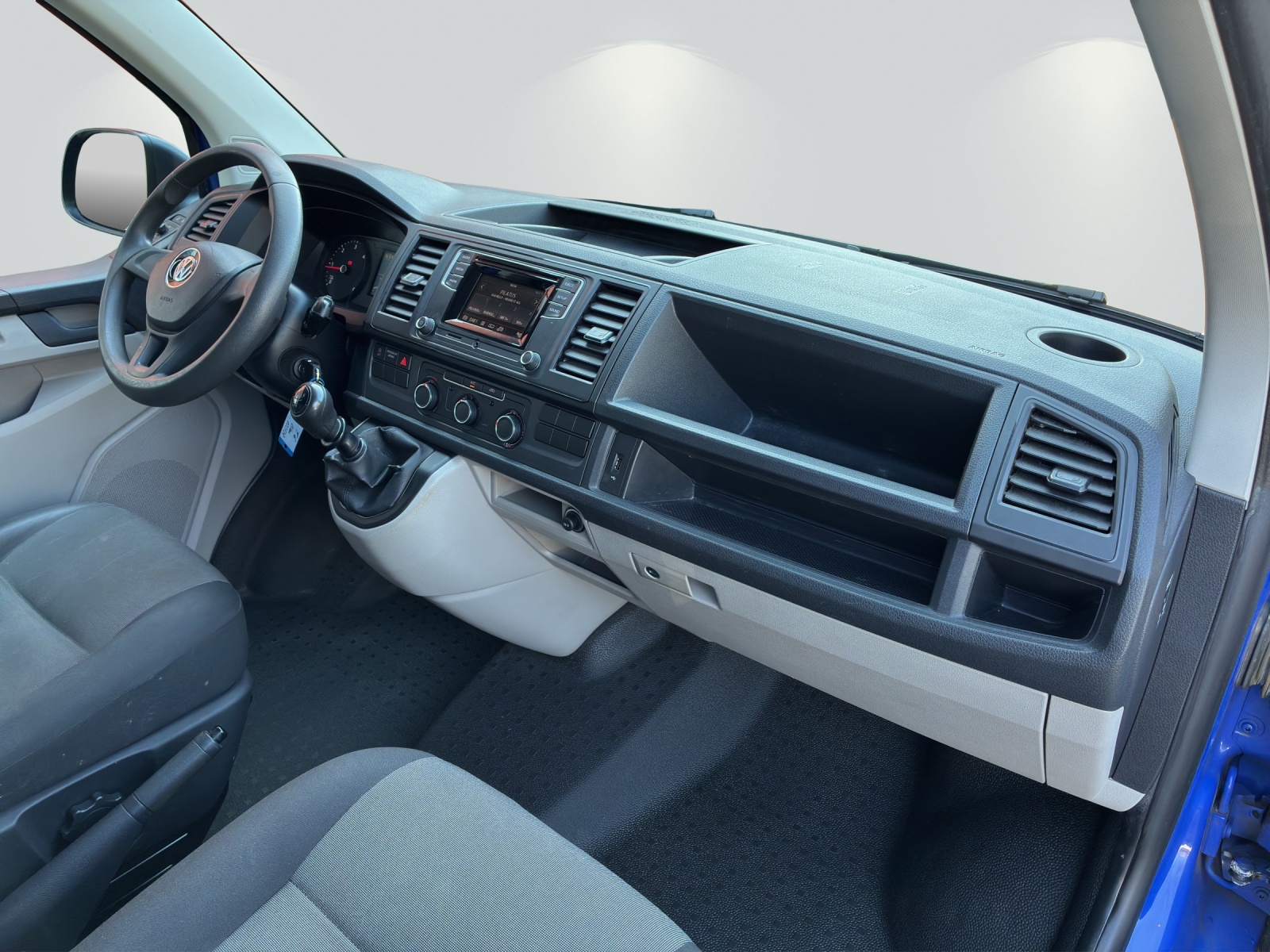VW T6 2.0 TDI Entry-image-8