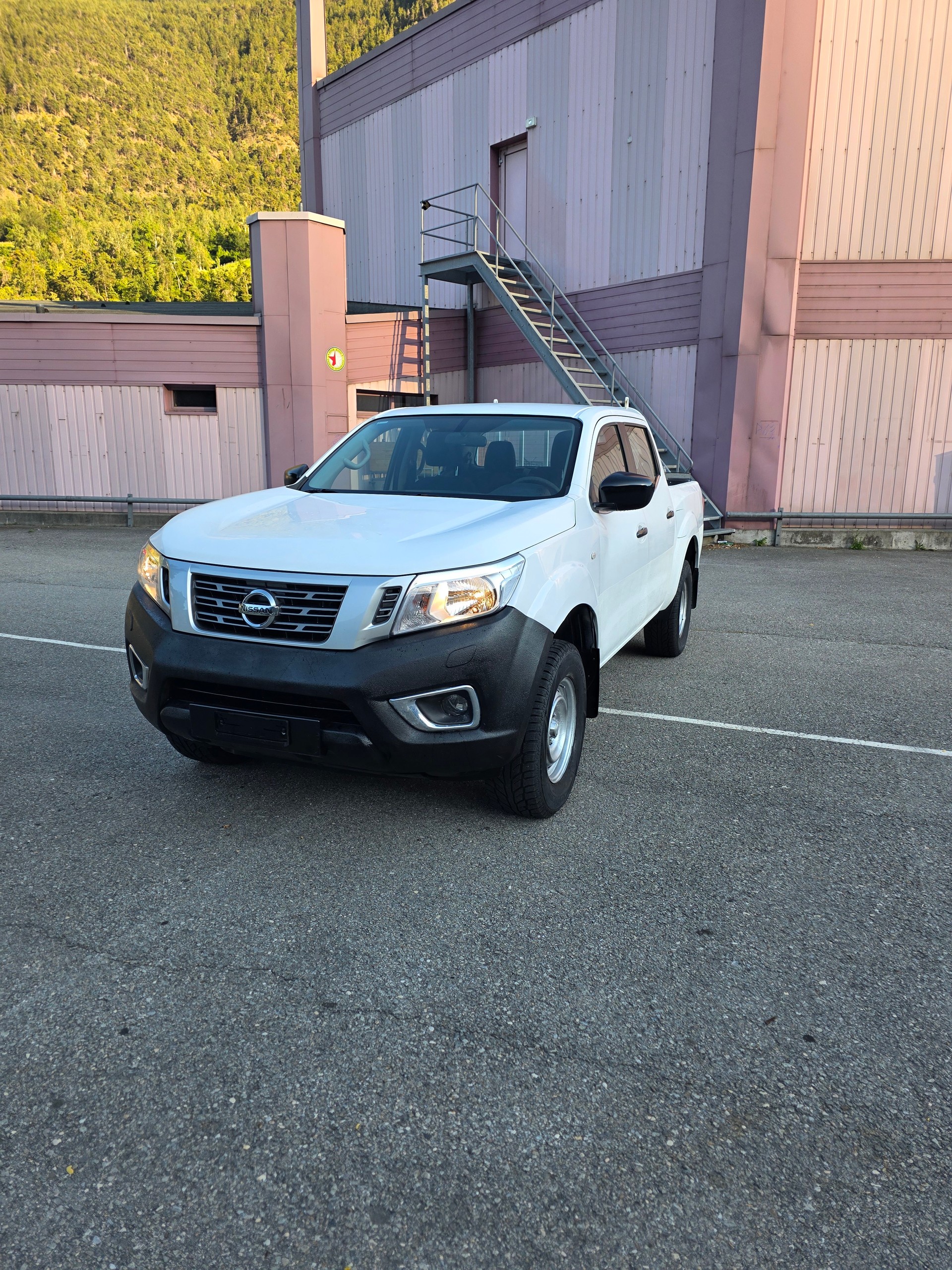NISSAN Navara Double Cab Acenta 2.3 dCi 4WD-image-0