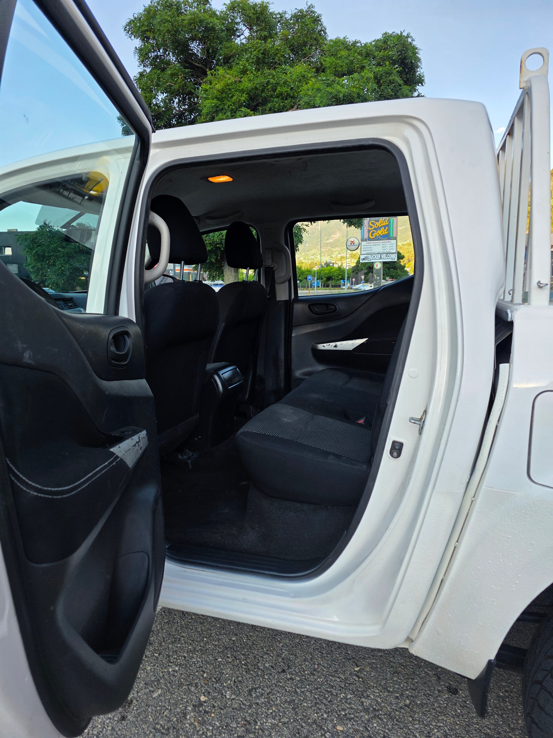 NISSAN Navara Double Cab Acenta 2.3 dCi 4WD-image-14
