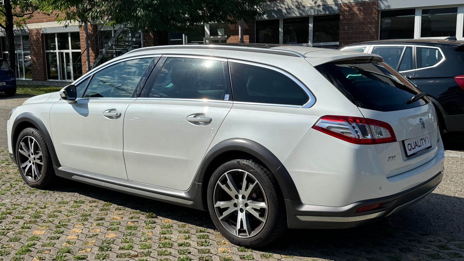 PEUGEOT 508 2.0 HDI Hybrid4 Allure EGS6-image-4
