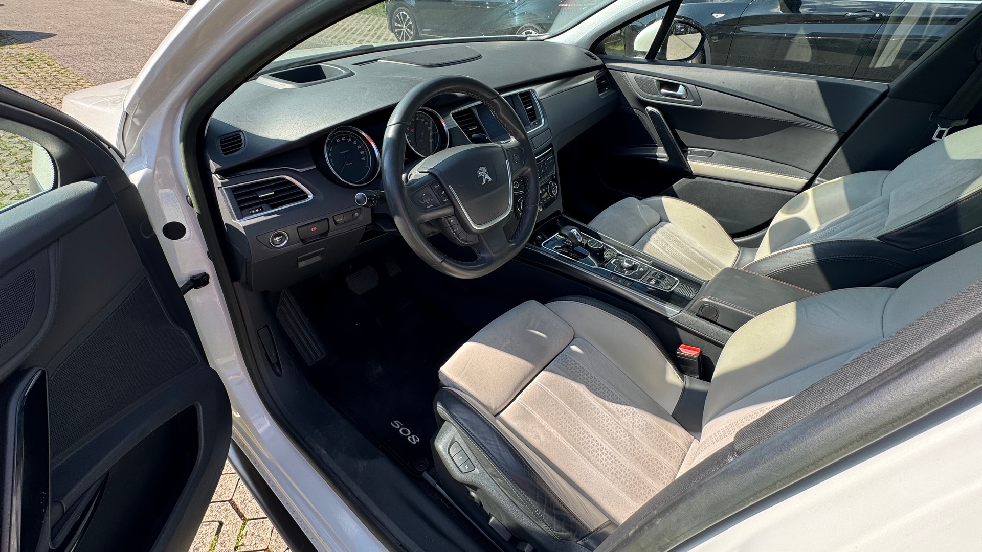 PEUGEOT 508 2.0 HDI Hybrid4 Allure EGS6-image-5