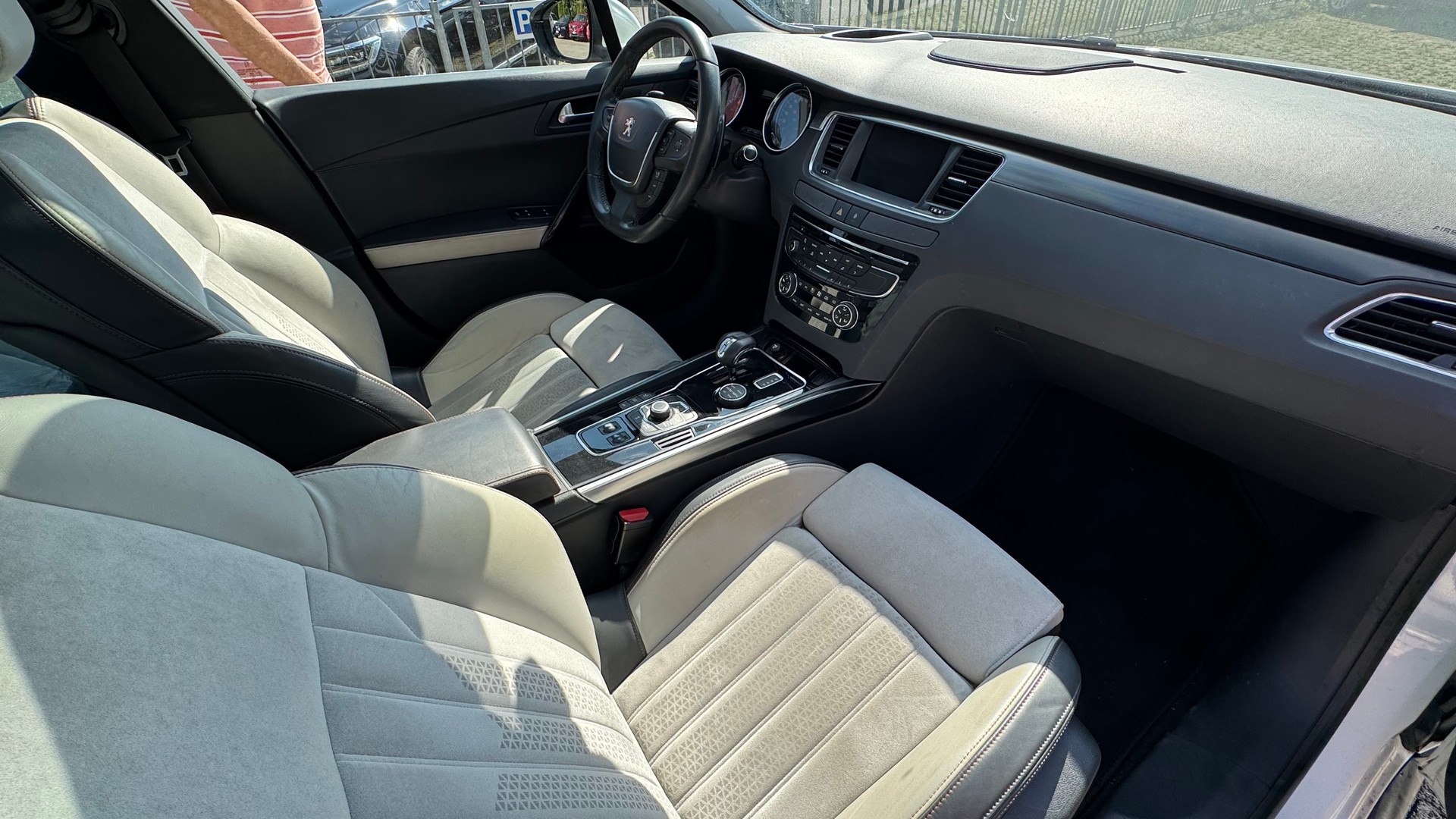 PEUGEOT 508 2.0 HDI Hybrid4 Allure EGS6-image-9