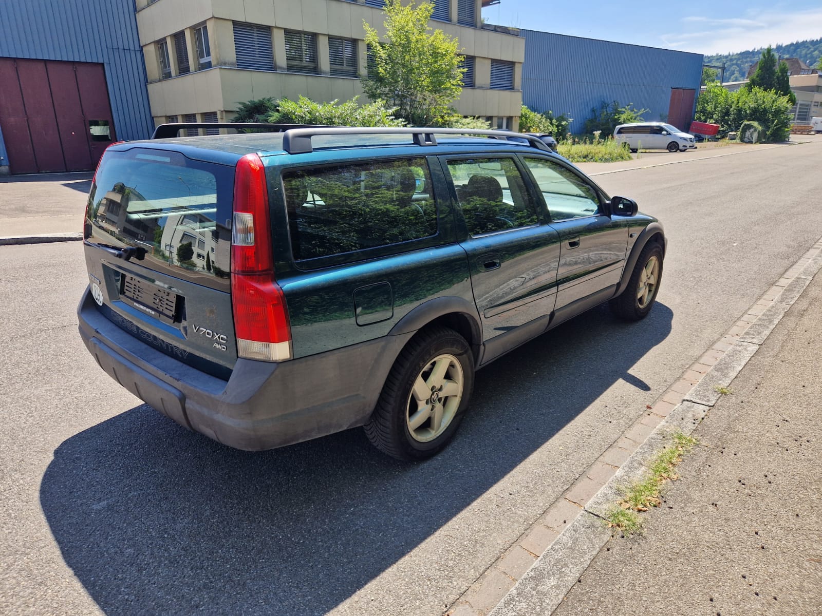 VOLVO V70 2.4T XC AWD-image-3