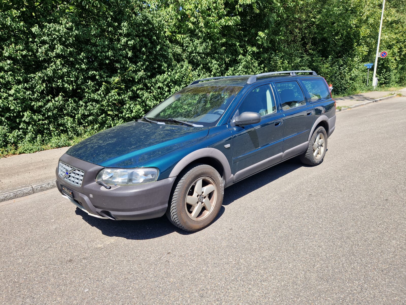 VOLVO V70 2.4T XC AWD-image-0