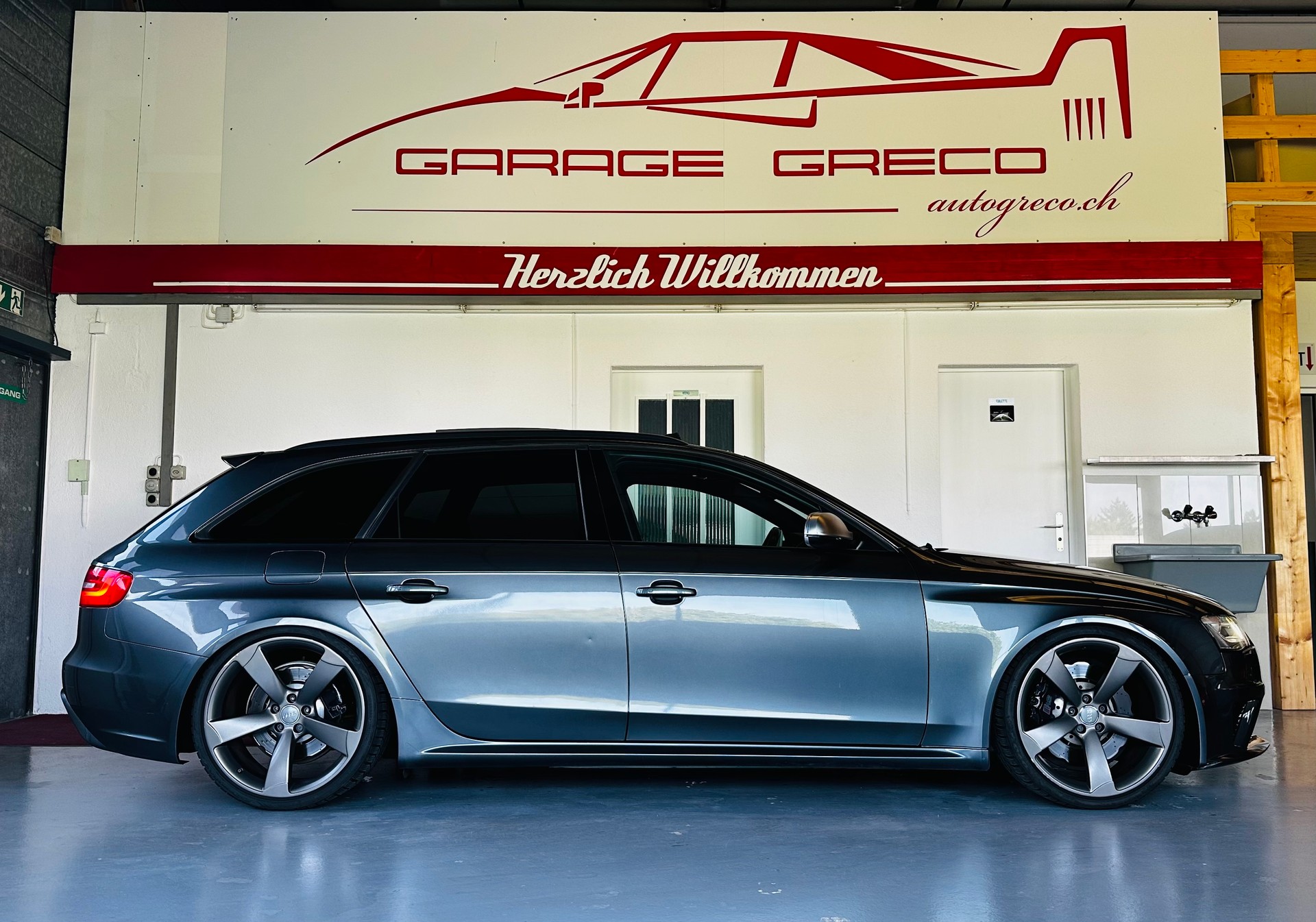 AUDI RS4 Avant 4.2 FSI V8 quattro S-tronic "FRISCH AB MFK"-image-1