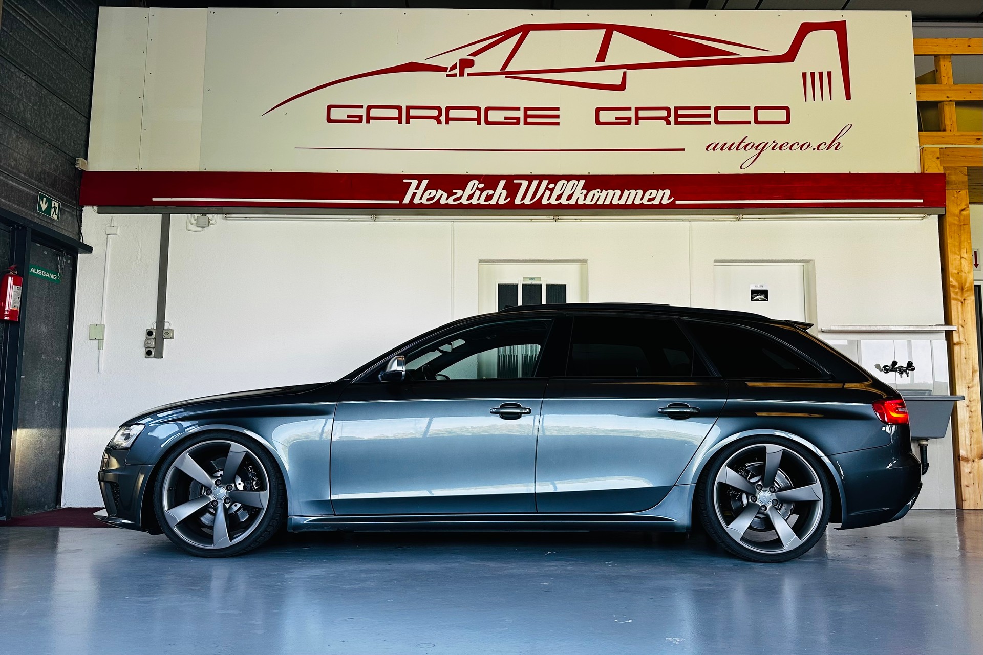 AUDI RS4 Avant 4.2 FSI V8 quattro S-tronic "FRISCH AB MFK"-image-0
