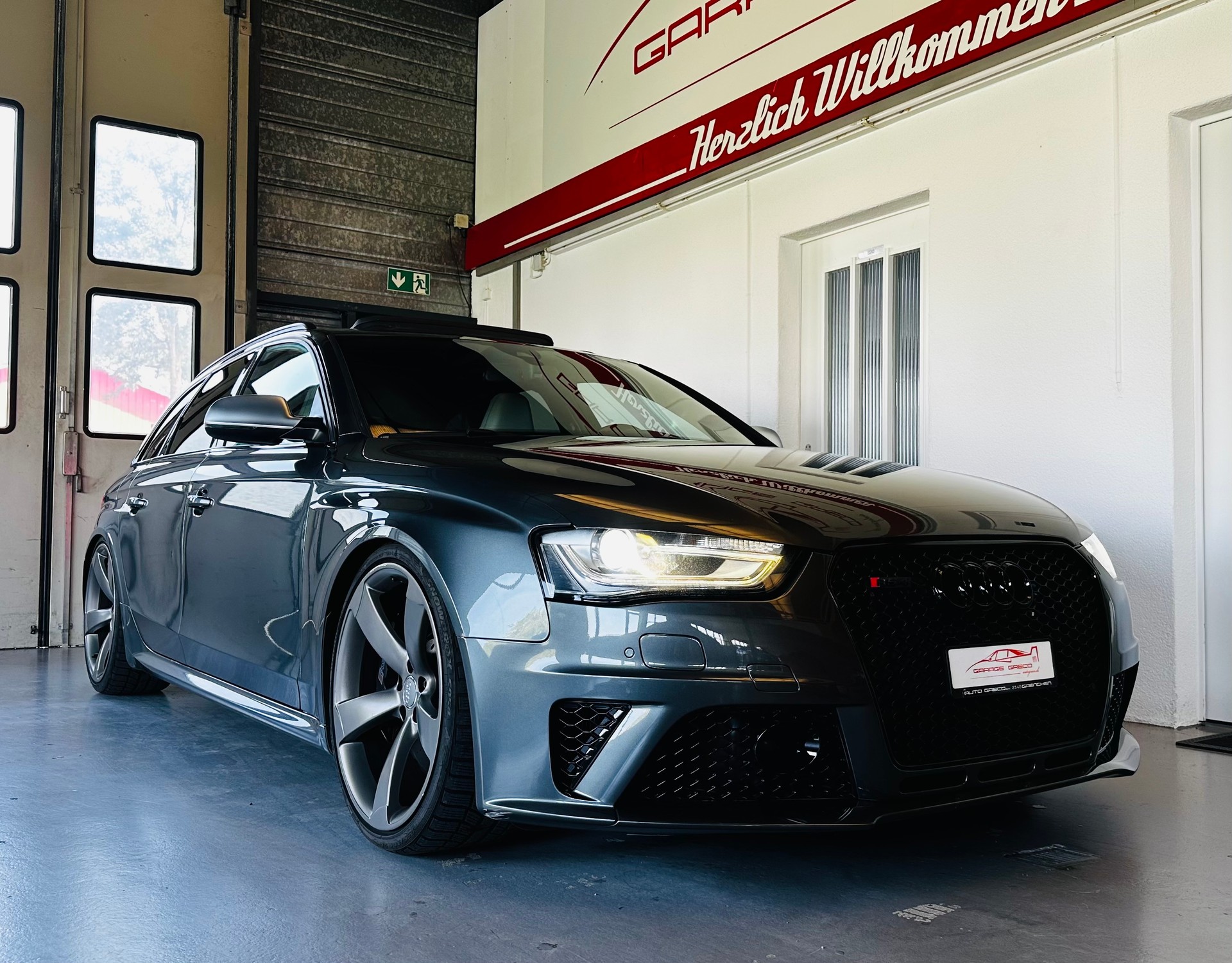 AUDI RS4 Avant 4.2 FSI V8 quattro S-tronic "FRISCH AB MFK"-image-4